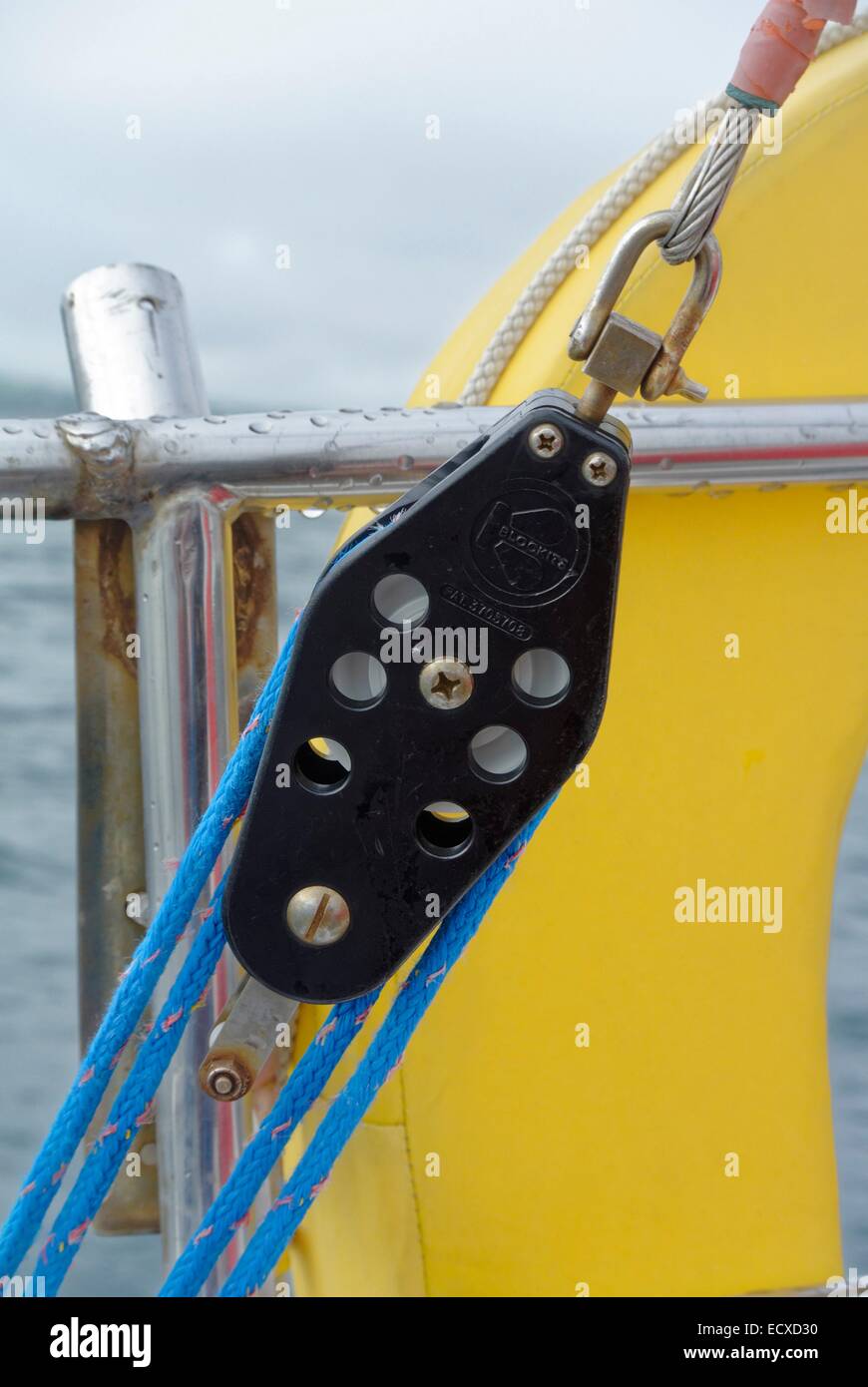 Bloack e ad affrontare il problema di come parte dell'allestimento permanente in uno degli anni settanta in barca a vela Foto Stock