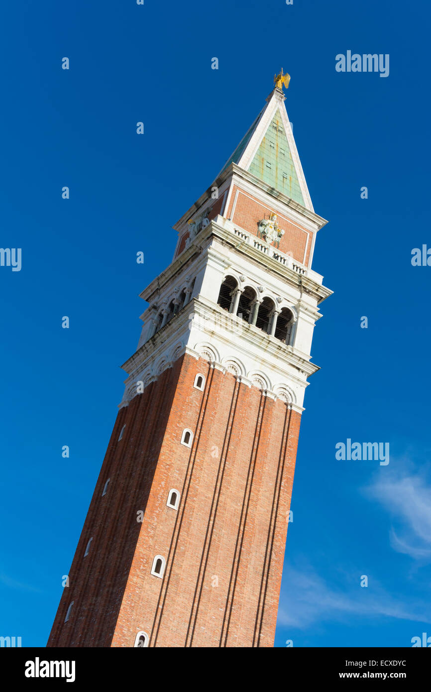 Una vista della Torre dell'Orologio di Piazza San Marco, Venezia, Italia Foto Stock