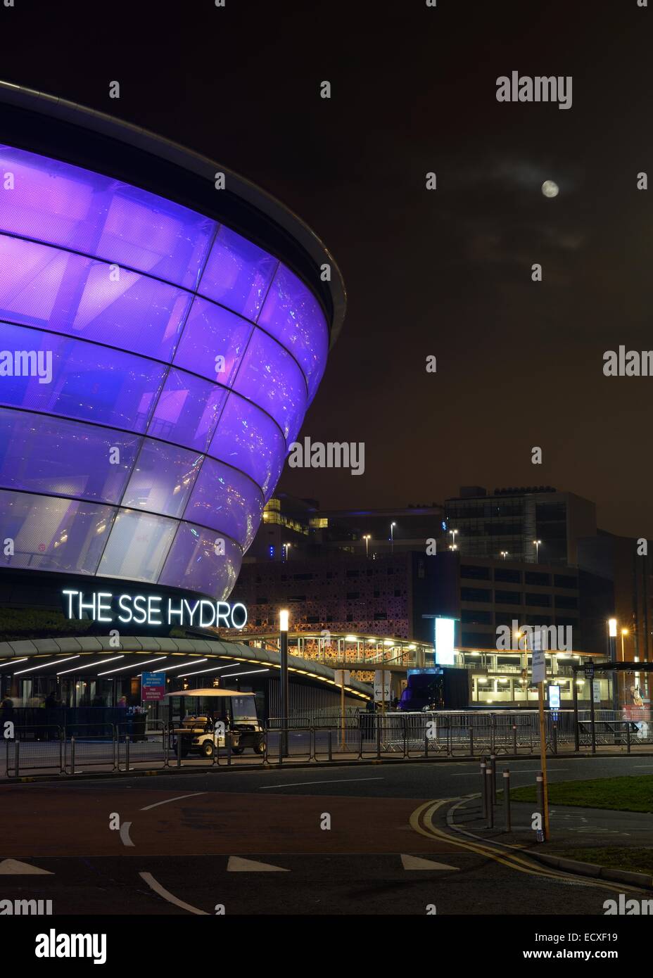 L'ingresso al SSE idro, Glasgow, Scozia, dopo il tramonto Foto Stock