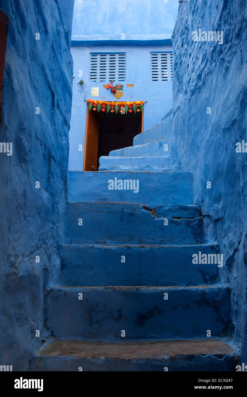Passaggi di colore blu in Jodhpur, India Foto Stock