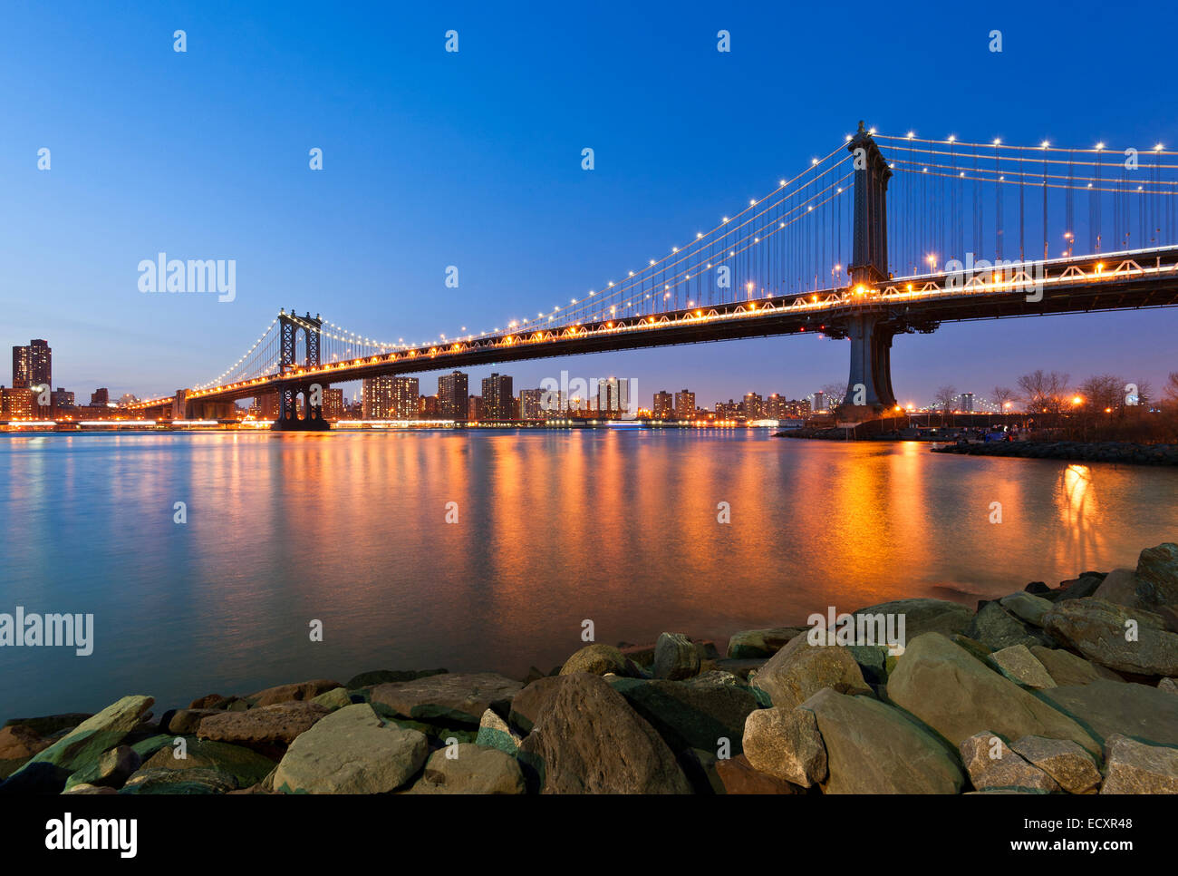 Manhattan Bridge East River crepuscolo Foto Stock