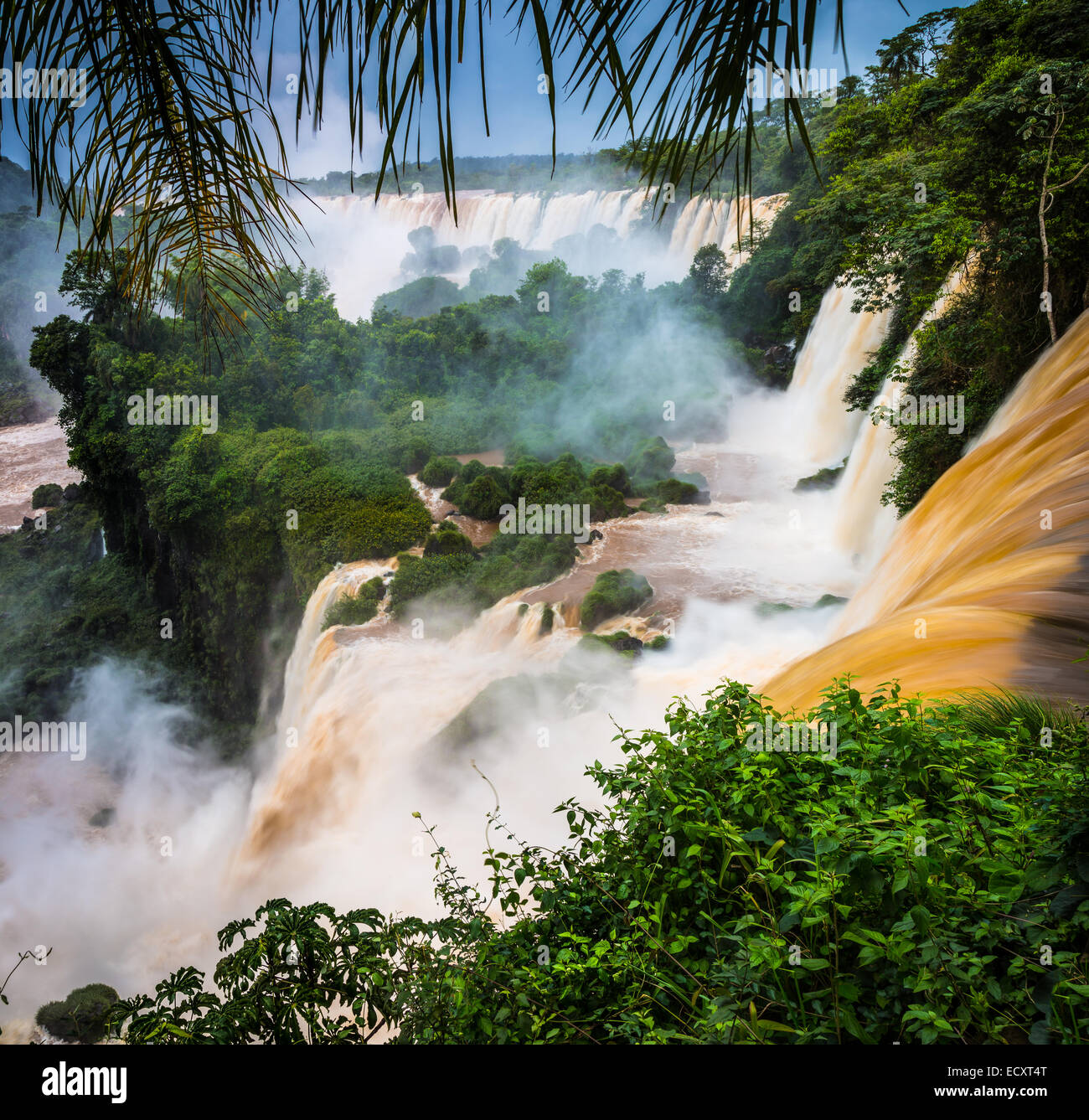 Iguazu Falls sono le cascate del fiume Iguazu sul confine di Argentina e Brasile Foto Stock