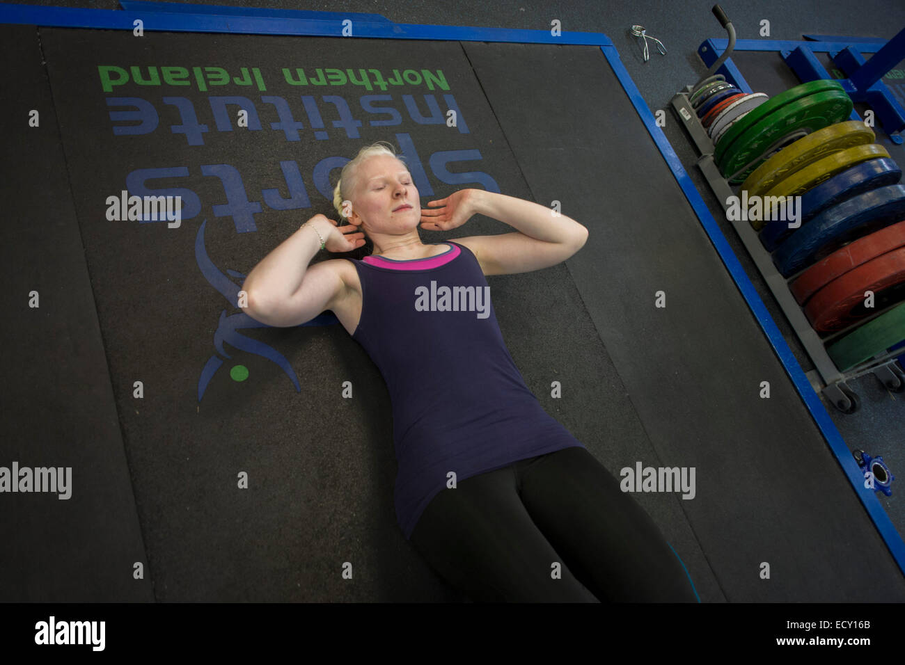 Ipovedenti sci paralympian dal Sochi Olimpiadi, Kelly Gallagher treni nella palestra di Belfast. Foto Stock