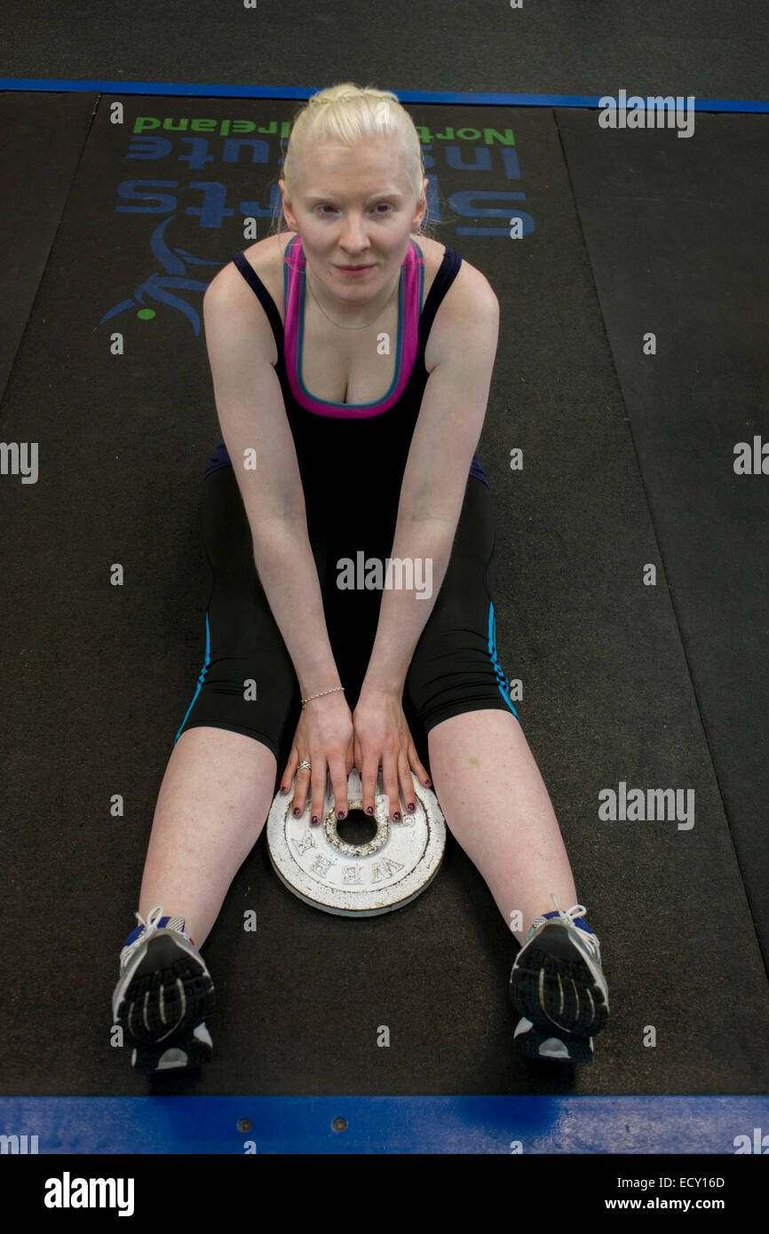 Ipovedenti sci paralympian dal Sochi Olimpiadi, Kelly Gallagher treni nella palestra di Belfast. Foto Stock