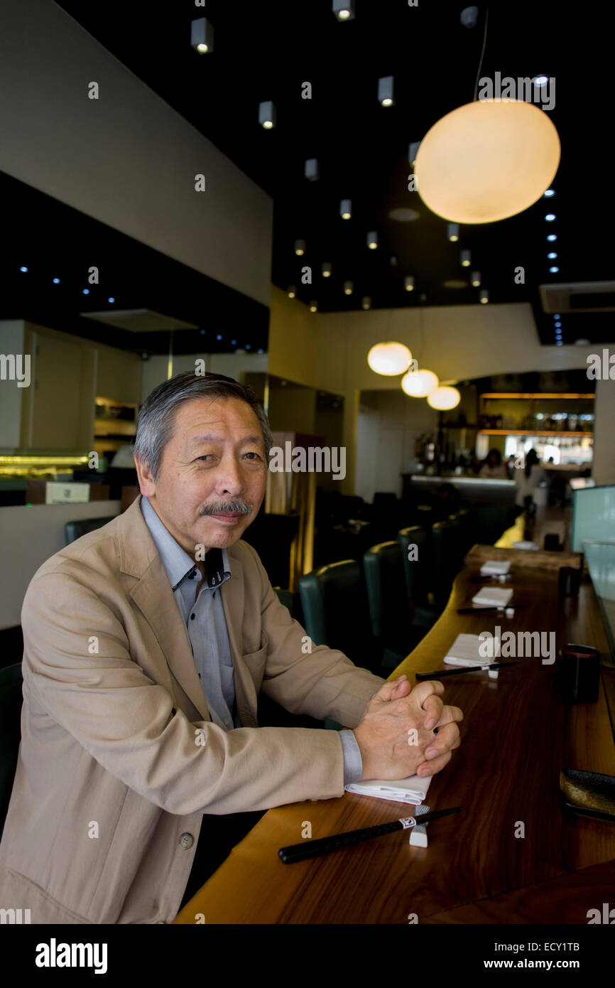 Imprenditore giapponese, Tetsuro Hama presso il suo 'o' ristorante, Soho, Londra. Dal capitolo intitolato " Il prezzo della felicità" Foto Stock