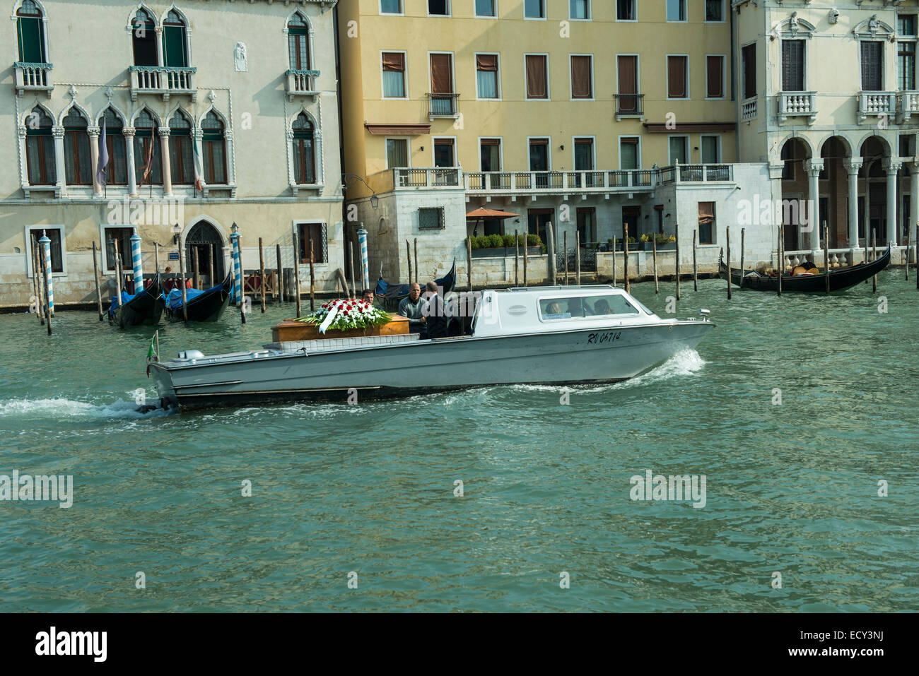 Funerale in Canal Grande di Venezia Foto Stock