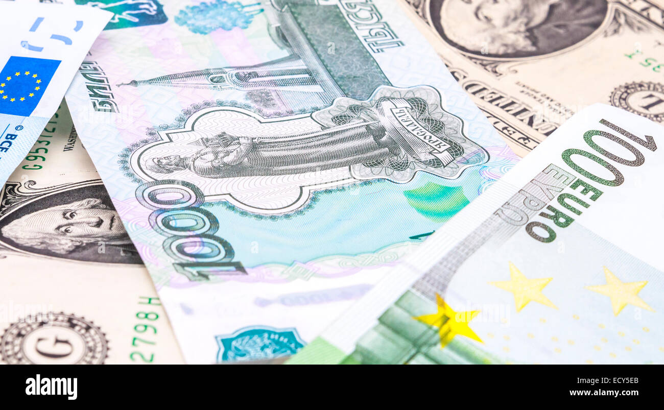 Close-up scatti in lenti macro denaro euro, dollaro, ruble banconote Foto Stock