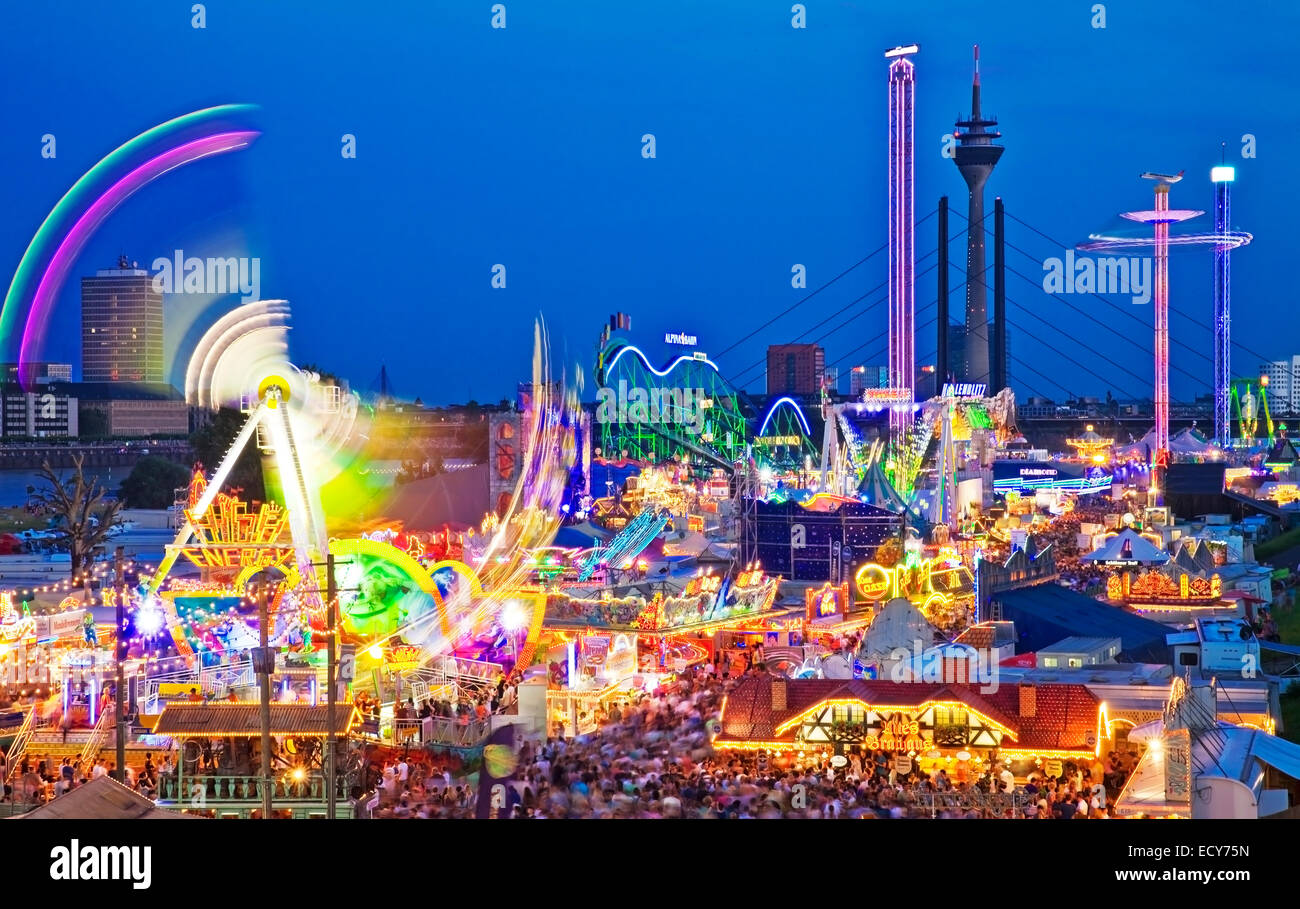 Più grande fiera del divertimento su terreni alluvionali del fiume Reno, Düsseldorf, Renania settentrionale-Vestfalia, Germania Foto Stock