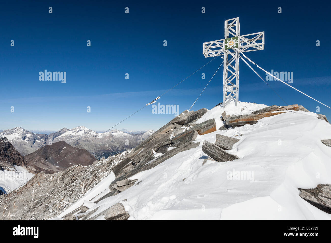 Vertice di croce sulla Hohe Weißzint, sul confine, Alpi della Zillertal, Lappach Mühlwaldertal, Campo Tures, Val Pusteria Foto Stock