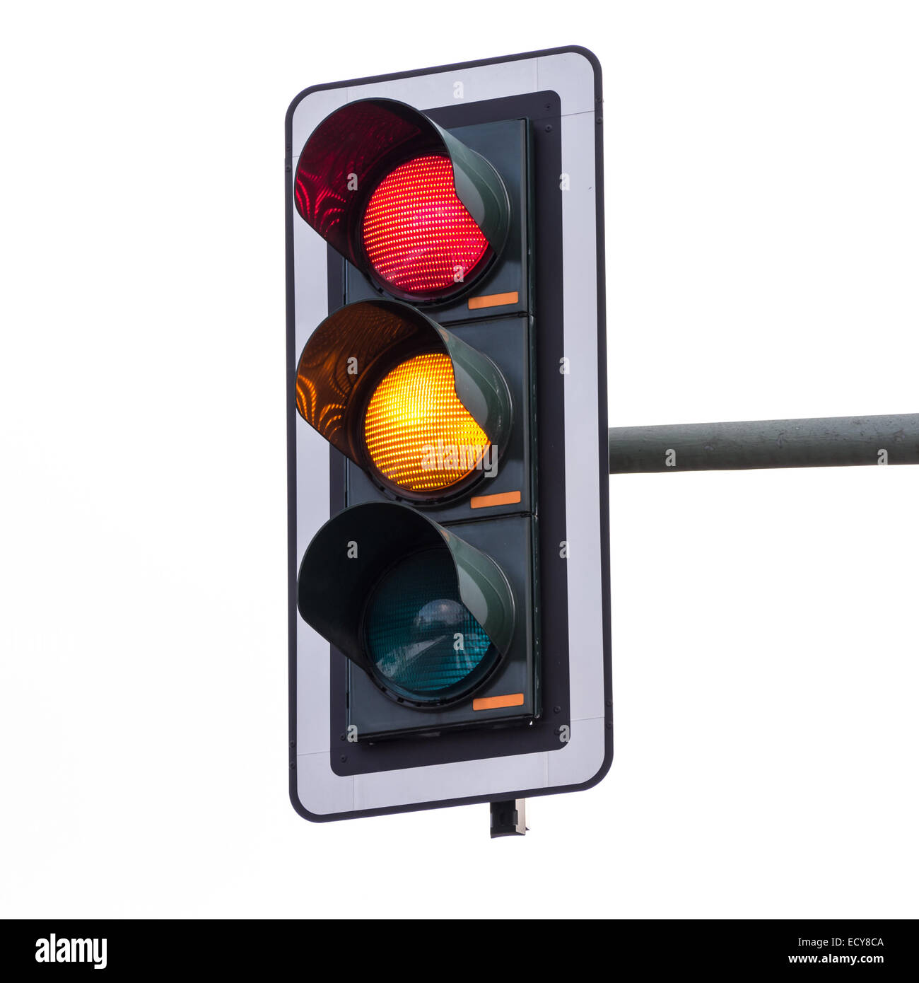 Il semaforo con il rosso e il colore arancione (isolato su sfondo bianco) Foto Stock