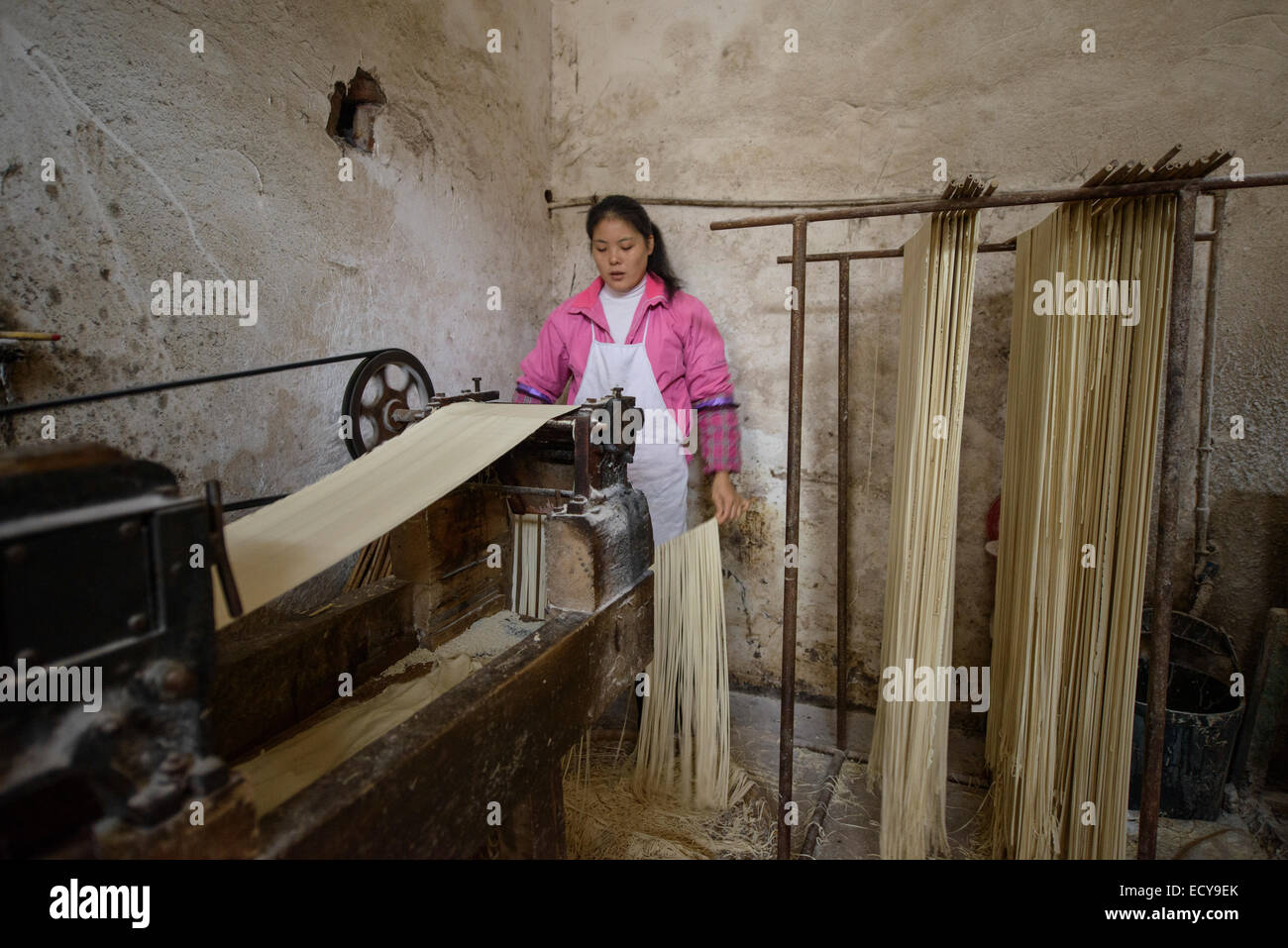 A base di noodle cinesi maker, nella provincia di Sichuan, in Cina Foto Stock