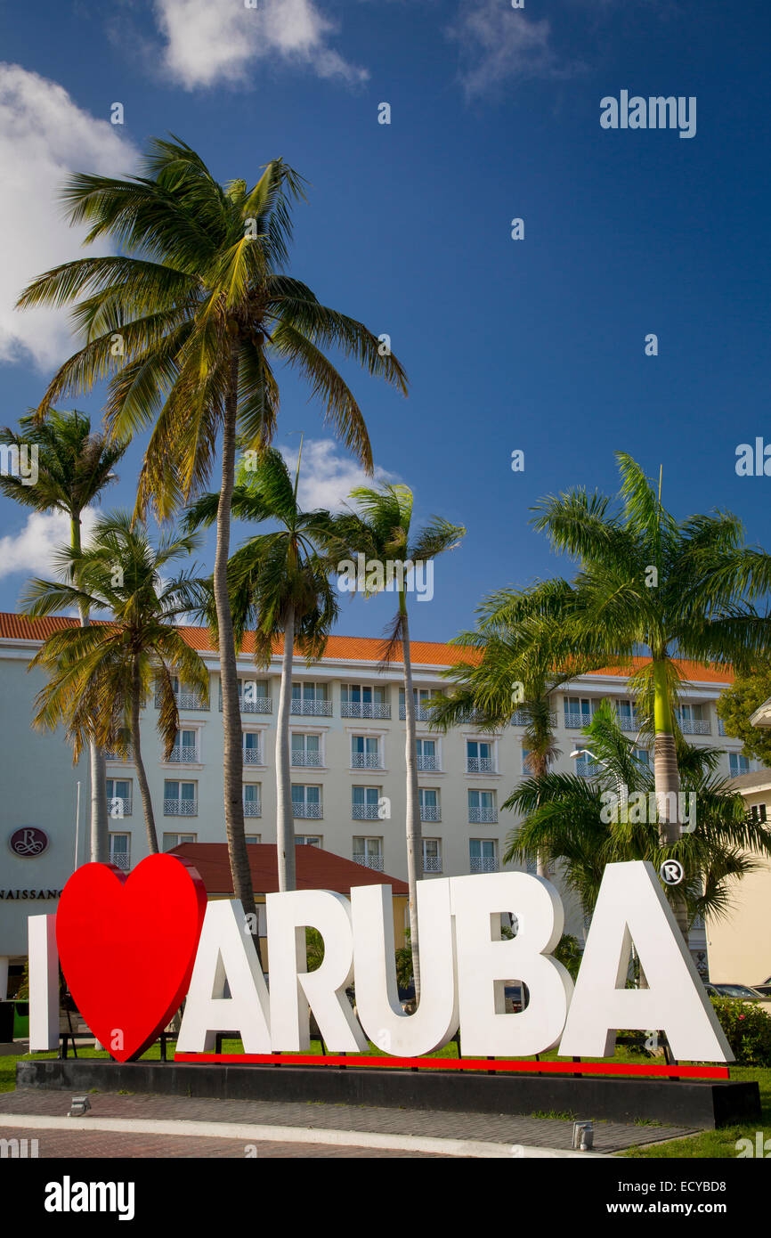 Io amo Aruba segno lungo la strada principale di Oranjestad, Aruba, Antille Foto Stock