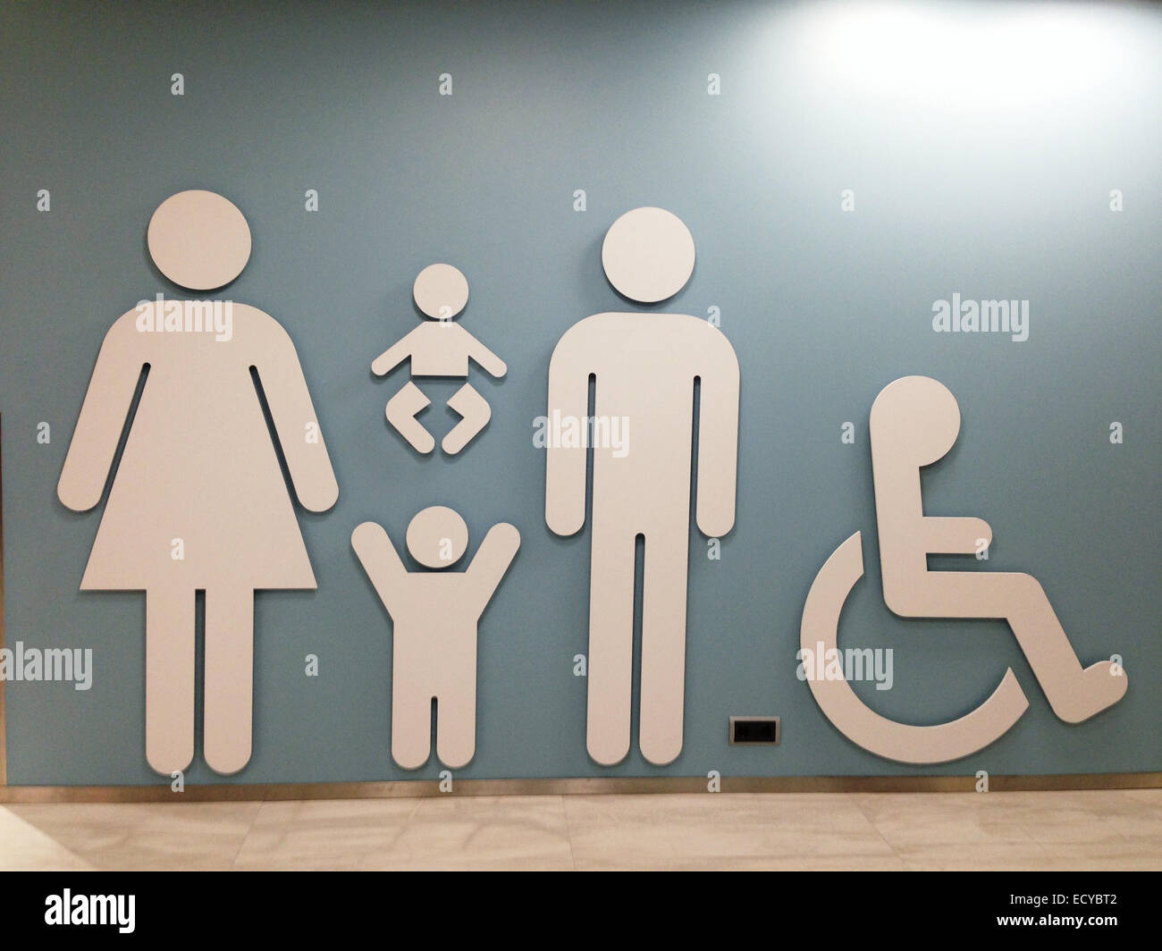 La famiglia e la disabilità simboli sulla parete - Immagine stock catturata con smartphone