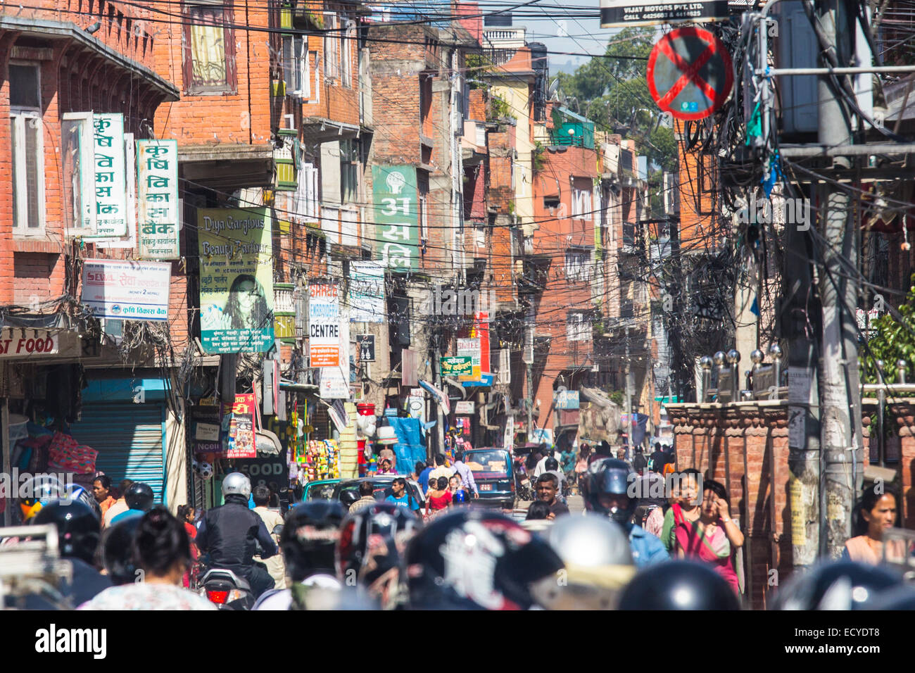 Strada trafficata in Kathmandu, Nepal Foto Stock