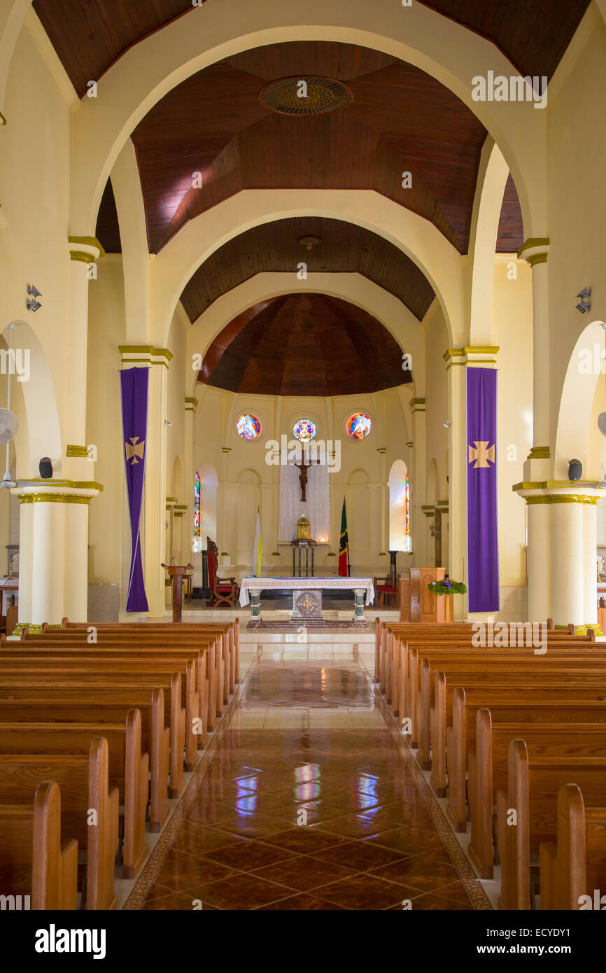 Interno della Immacolata Concezione la Chiesa Cattolica, Basseterre, St Kitts, West Indies Foto Stock
