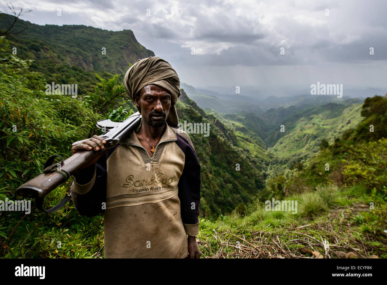 Gli abitanti di un villaggio di volontariato per proteggere le loro terre, Simien Mountains, Etiopia Foto Stock