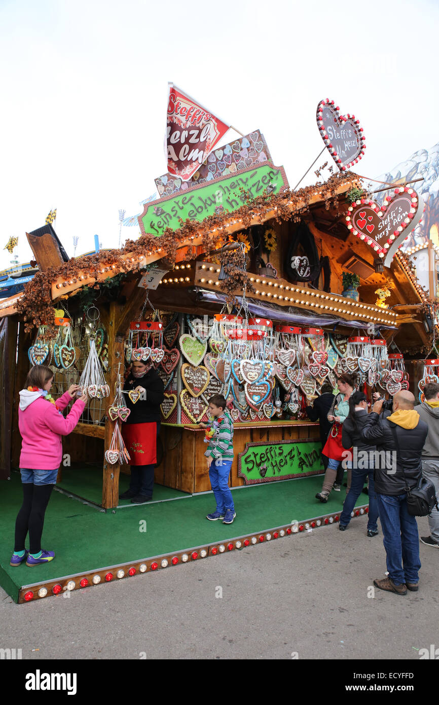 Monaco di Baviera Oktoberfest Gingerbread cookie fornitore famiglia bambini persone Foto Stock