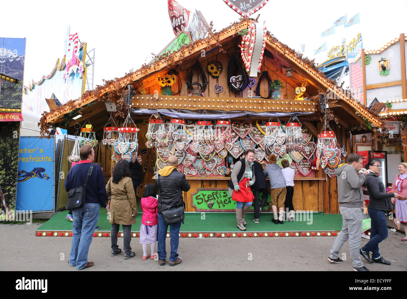 Pane di zenzero cookie famiglia bambini persone Oktoberfest Monaco di Baviera Foto Stock