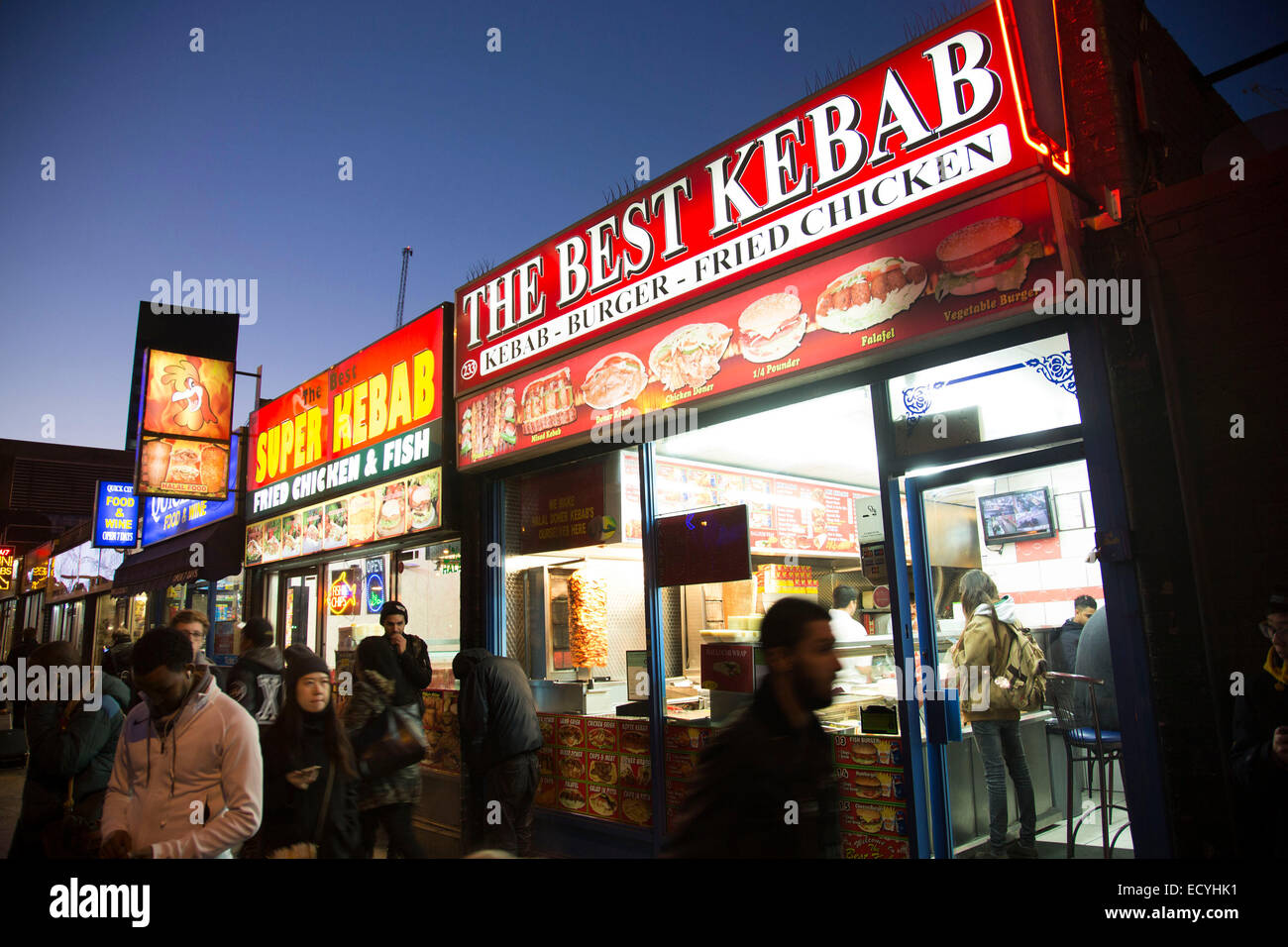 Kebab Shop un ristorante fast food sulla strada della città nella zona est di Londra, Regno Unito. Foto Stock