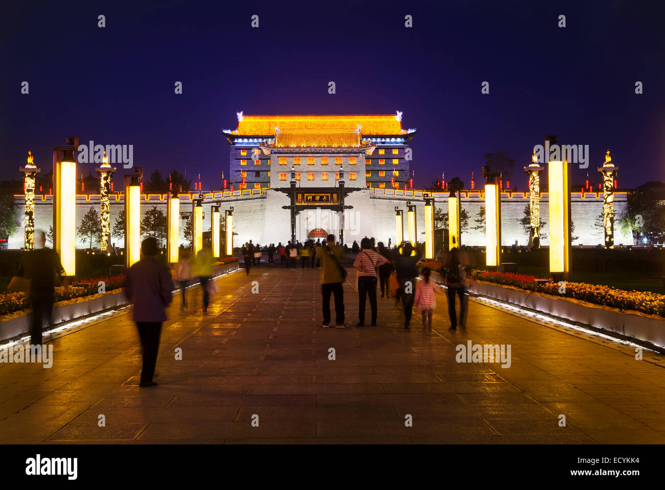 Licenza immagine al MaximImages.com di Xi'an, muro della città, cancello sud, scenario notturno. XI'an, Shaanxi, Cina 2014 Foto Stock