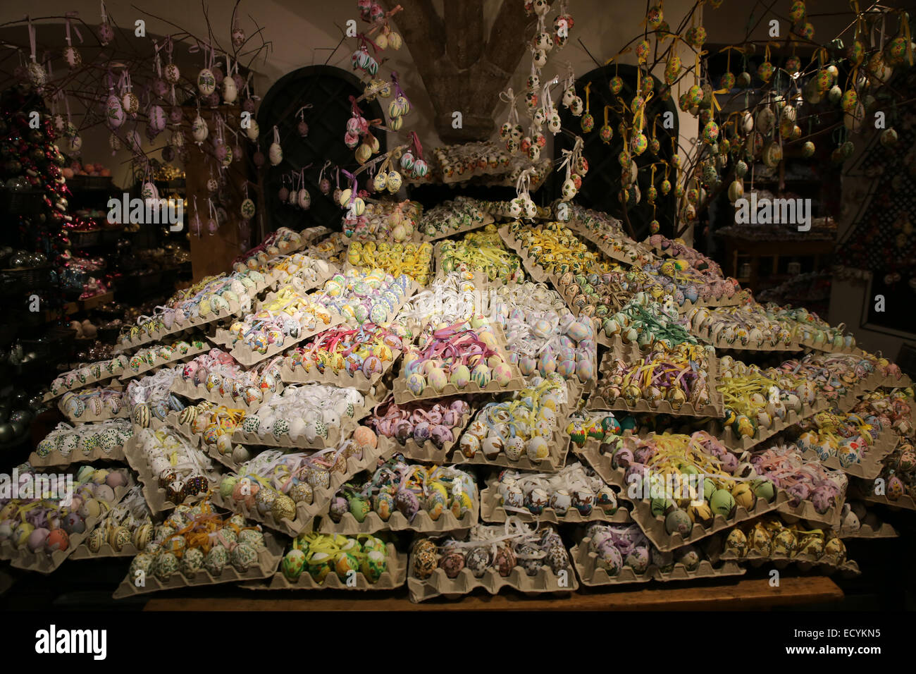 Vendere decorate i gusci d'uovo store Salzburg Foto Stock