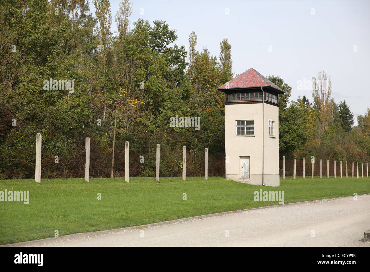 Torre di guardia ex campo di concentramento nazista di Dachau Foto Stock