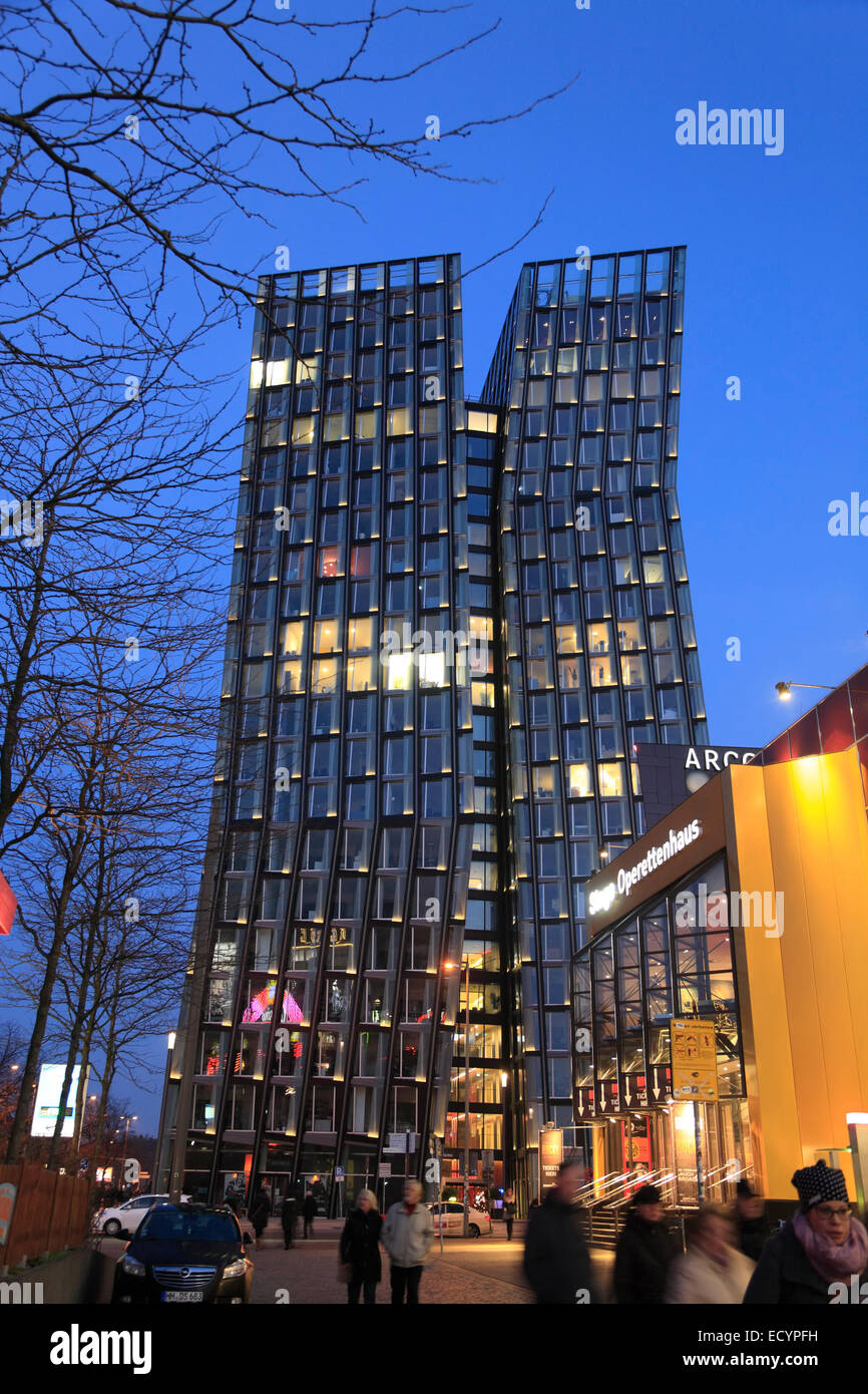 Edificio moderno Dancing torri (Tanzende Tuerme des Architekten Hadi Teherani), Reeperbahn, St. Pauli, Amburgo, Germania, Europa Foto Stock