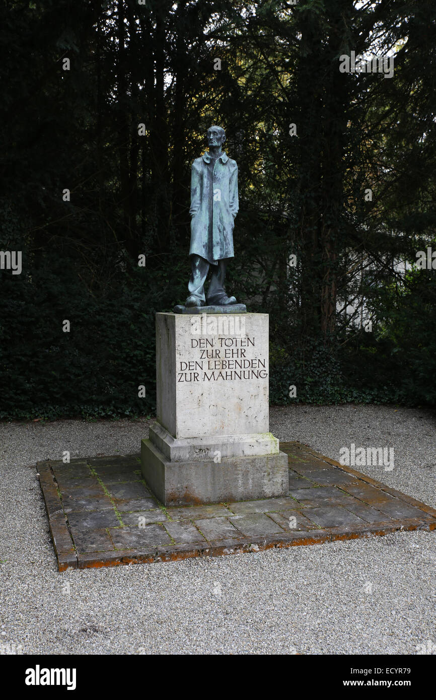 Statua all'interno Dache memoriale Den Toten Zur Ehr Den Lebenden Zur Mahnung statua ricorda i morti e avvertire i viventi Foto Stock