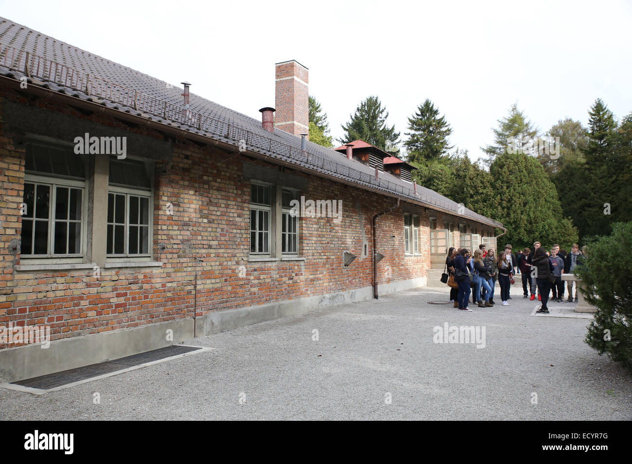 Grande crematorio di Dachau campo di concentramento nazista di uccidere facility camera del gas esterno Foto Stock