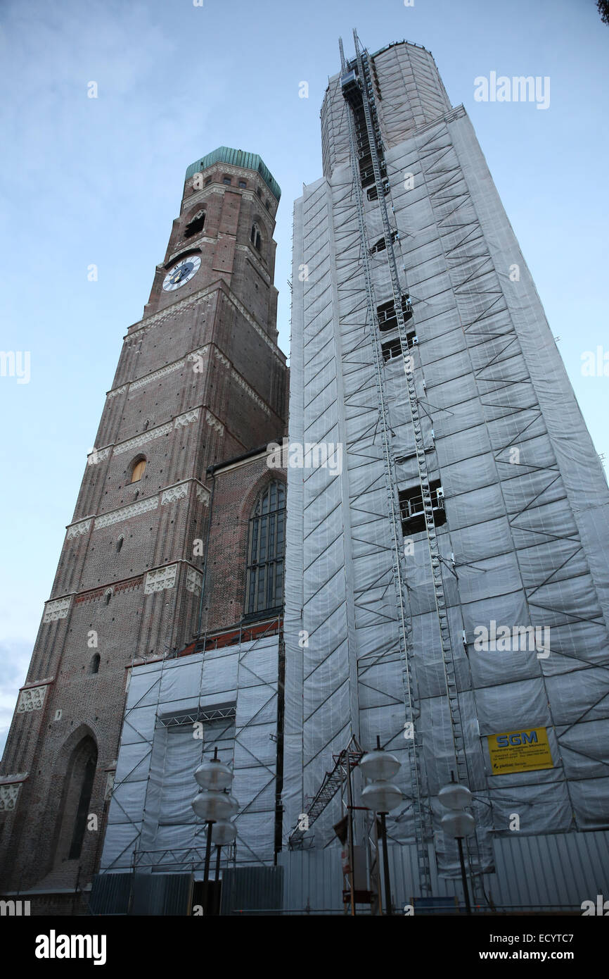 Europa chiesa esterno costruzione restauro Foto Stock