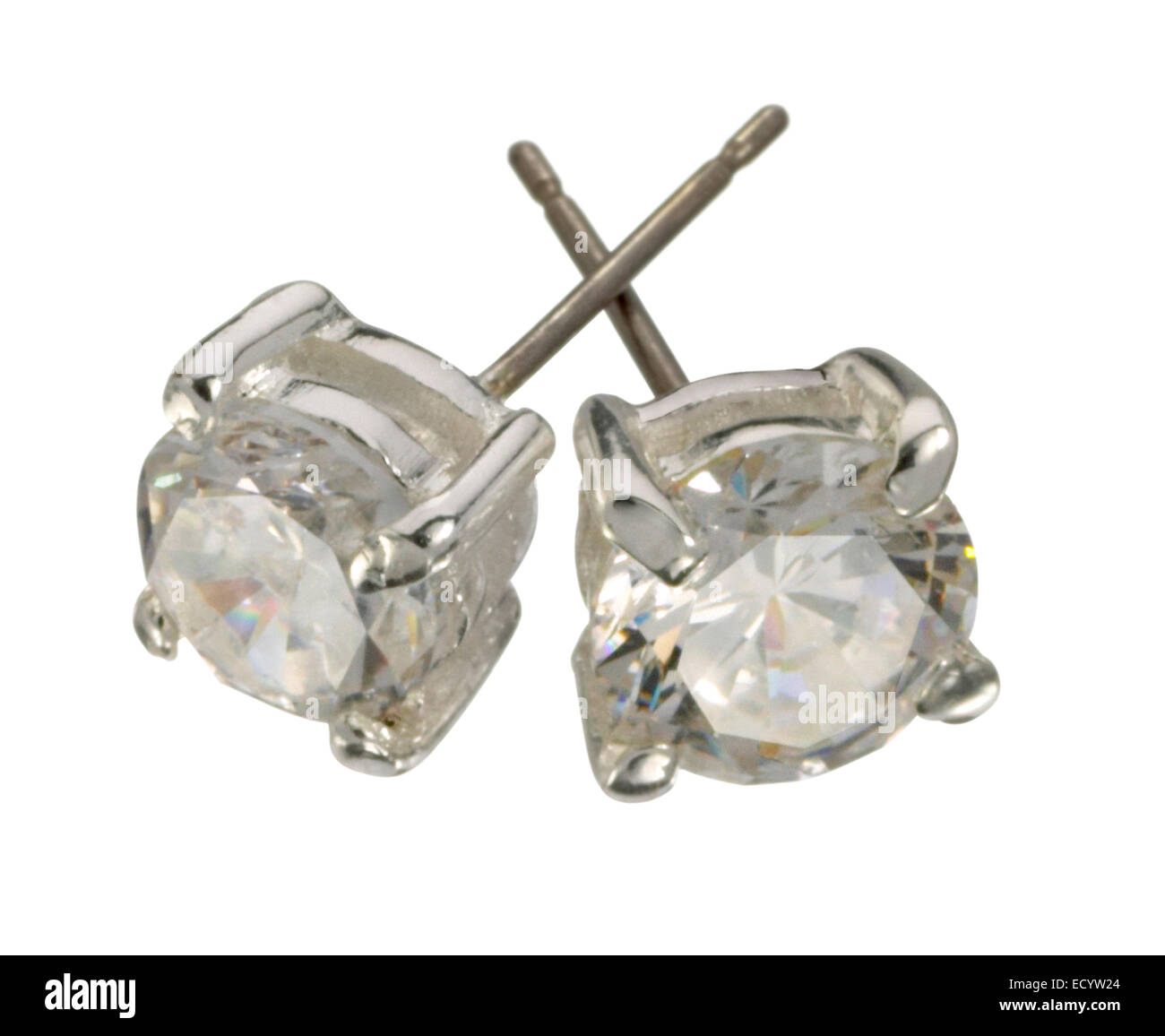 orecchini a bottone diamantati fotografati su sfondo bianco Foto Stock