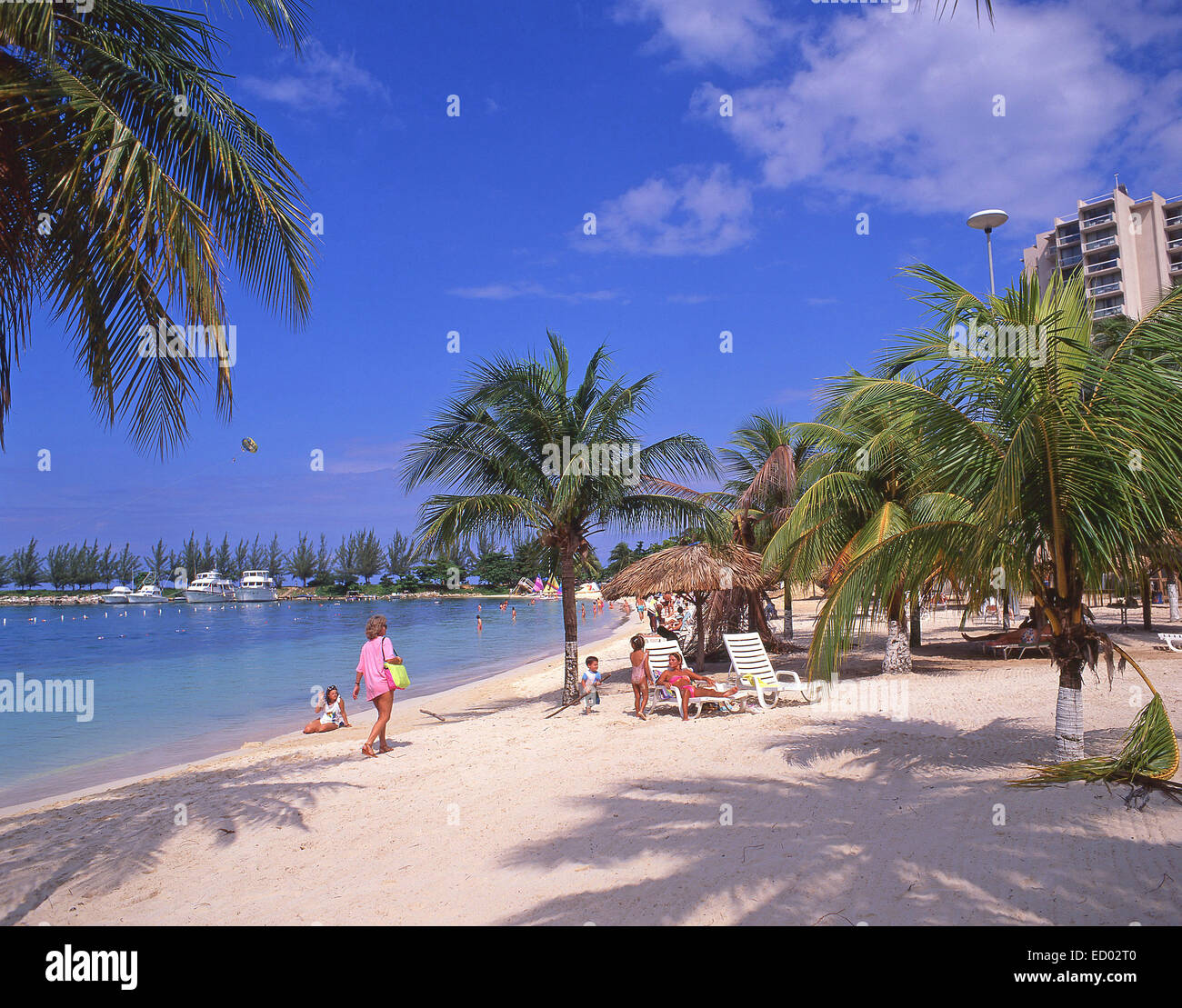 Vista sulla spiaggia, Spiaggia di tartaruga (Baia di Ocho Rios), Ocho Ríos, Parrocchia di Sant'Ann, Giamaica, Antille grandi, Caraibi Foto Stock