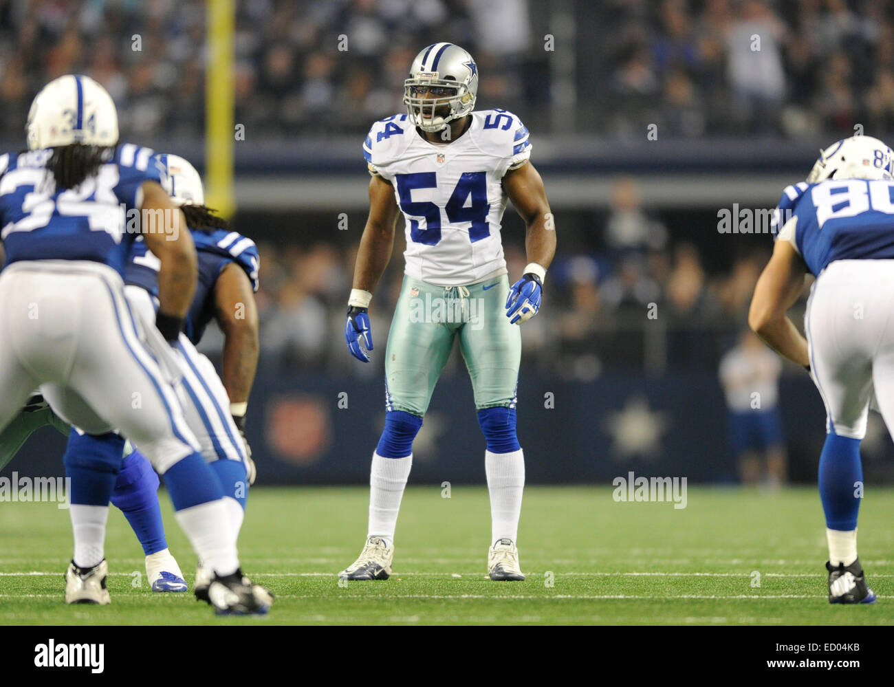 Dicembre 21, 2014: Dallas Cowboys fuori linebacker Bruce Carter #54 durante un'NFL partita di calcio tra la Indianapolis Colts e Dallas Cowboys di AT&T Stadium di Arlington, TX Dallas sconfitto Indianapolis 42-7 per conquistare il NFC Campionato Est Foto Stock