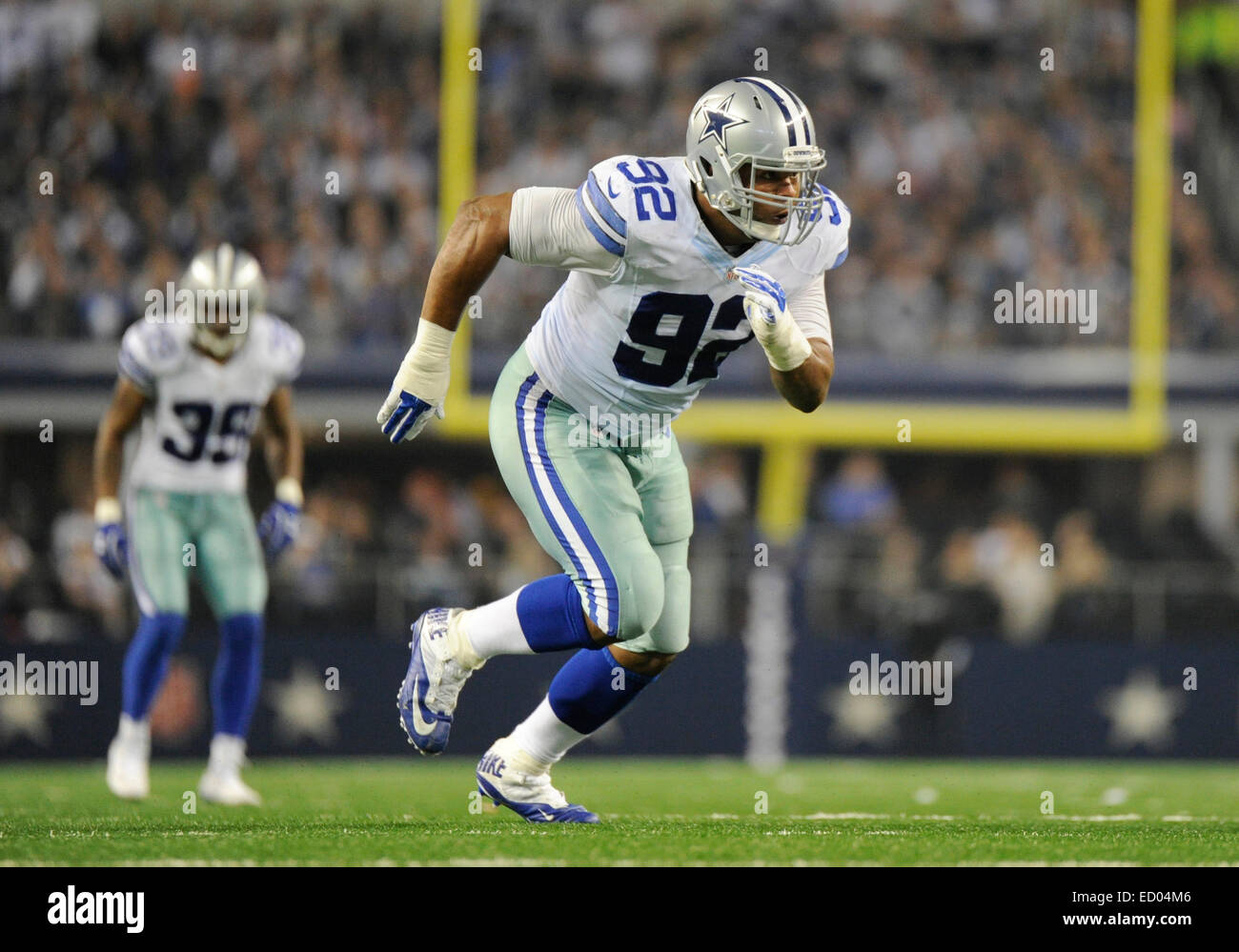 Dicembre 21, 2014: Dallas Cowboys difensivo fine Jeremy Mincey #92 durante un'NFL partita di calcio tra la Indianapolis Colts e Dallas Cowboys di AT&T Stadium di Arlington, TX Dallas sconfitto Indianapolis 42-7 per conquistare il NFC Campionato Est Foto Stock