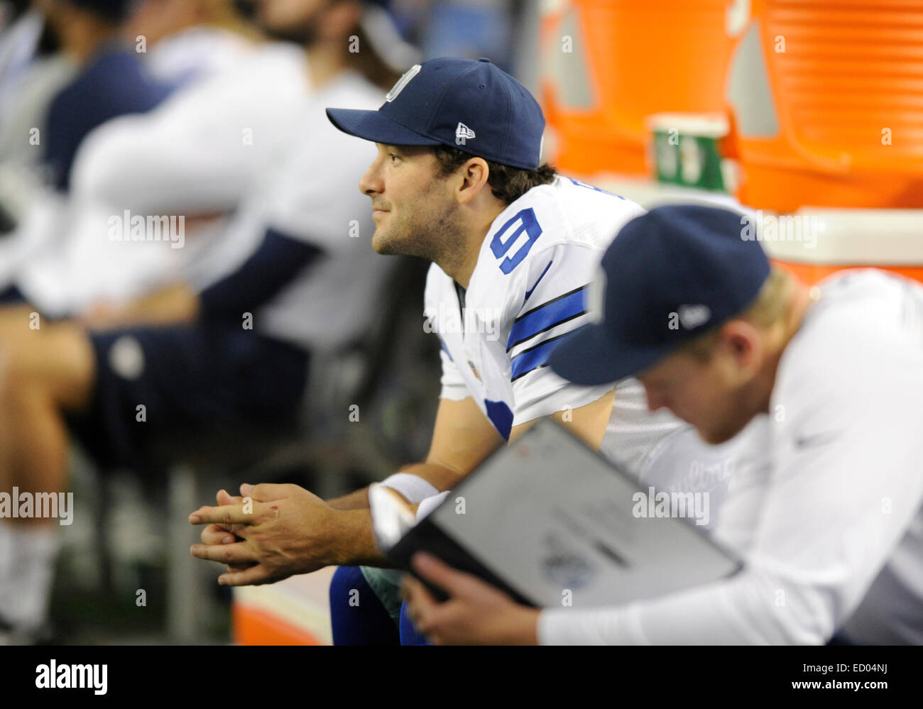 Dicembre 21, 2014: Dallas Cowboys quarterback Tony Romo #9 durante un'NFL partita di calcio tra la Indianapolis Colts e Dallas Cowboys di AT&T Stadium di Arlington, TX Dallas sconfitto Indianapolis 42-7 per conquistare il NFC Campionato Est Foto Stock