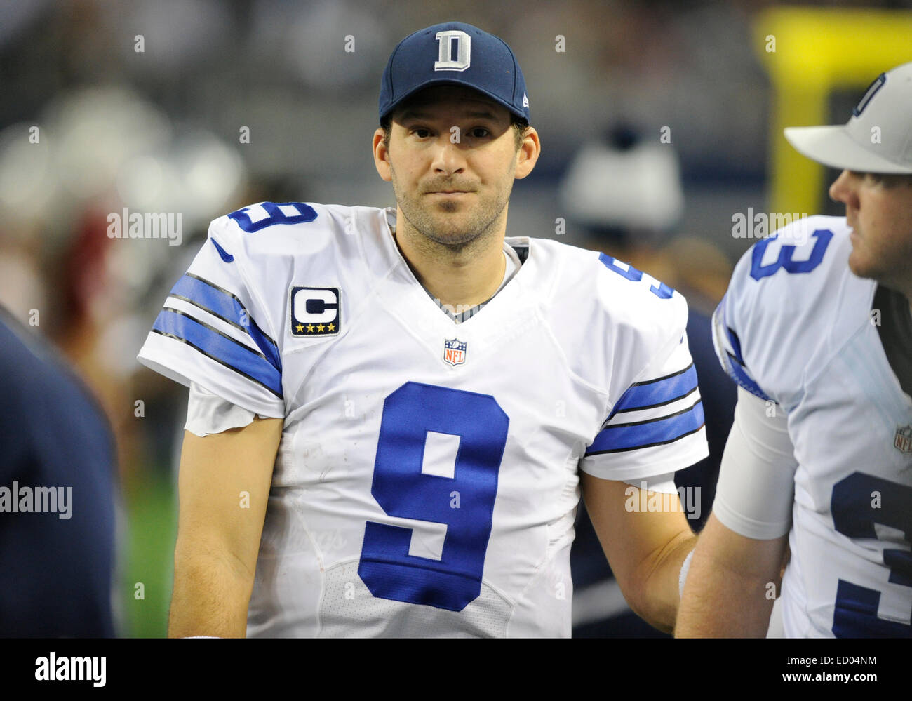 Dicembre 21, 2014: Dallas Cowboys quarterback Tony Romo #9 durante un'NFL partita di calcio tra la Indianapolis Colts e Dallas Cowboys di AT&T Stadium di Arlington, TX Dallas sconfitto Indianapolis 42-7 per conquistare il NFC Campionato Est Foto Stock