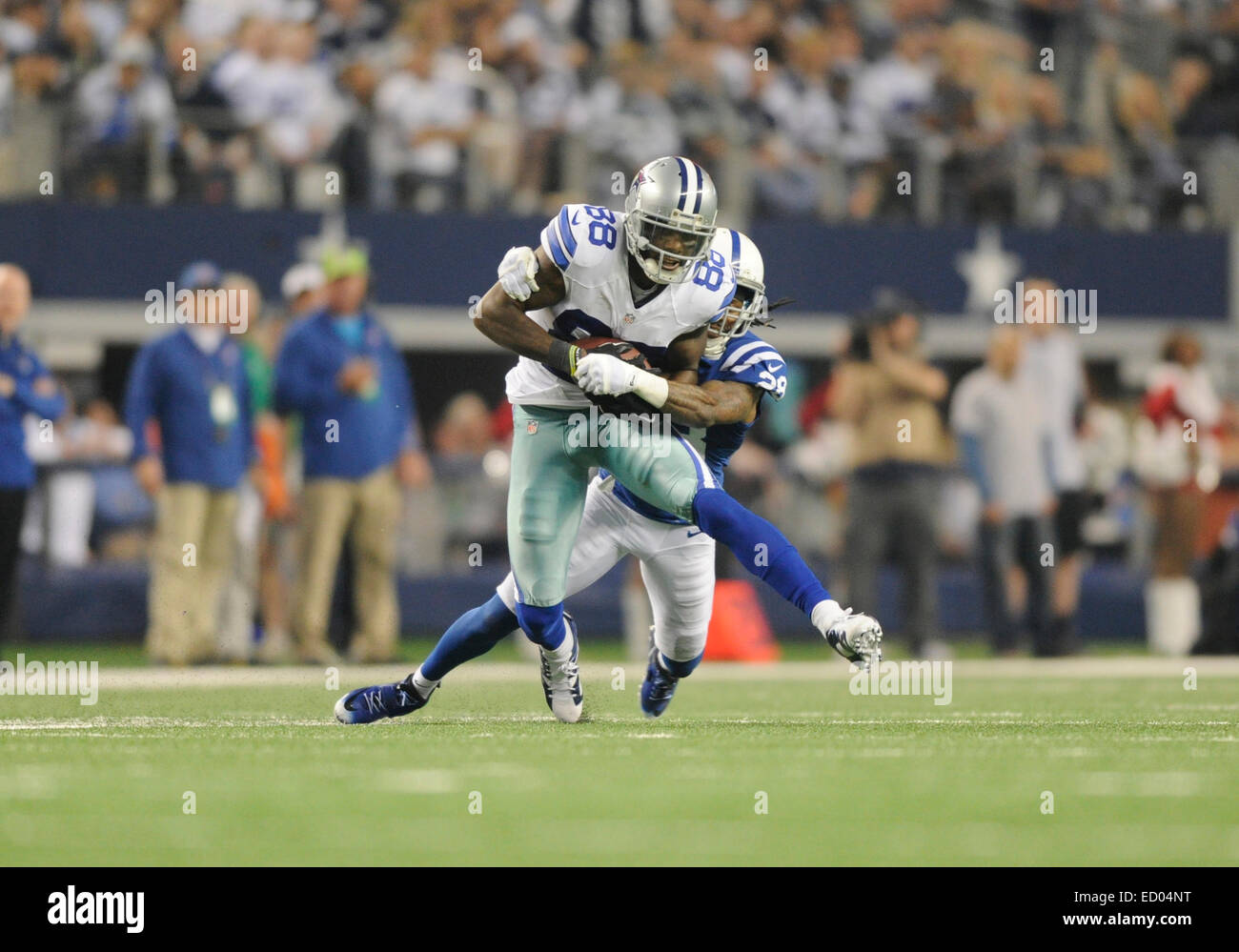 Dicembre 21, 2014: Dallas Cowboys wide receiver Dez Bryant #88 durante un'NFL partita di calcio tra la Indianapolis Colts e Dallas Cowboys di AT&T Stadium di Arlington, TX Dallas sconfitto Indianapolis 42-7 per conquistare il NFC Campionato Est Foto Stock