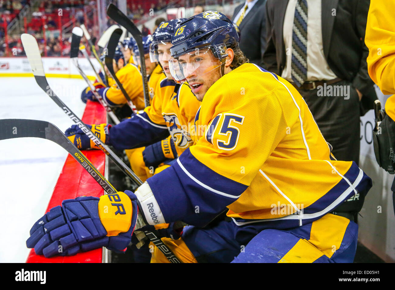 Raleigh, North Carolina, Stati Uniti d'America. 2° dic, 2014. Nashville Predators center Craig Smith (15) durante il gioco NHL tra il Nashville Predators e Carolina Hurricanes al PNC Arena. Carolina Hurricanes sconfitto il Nashville Predators2-1. © Andy Martin Jr./ZUMA filo/Alamy Live News Foto Stock
