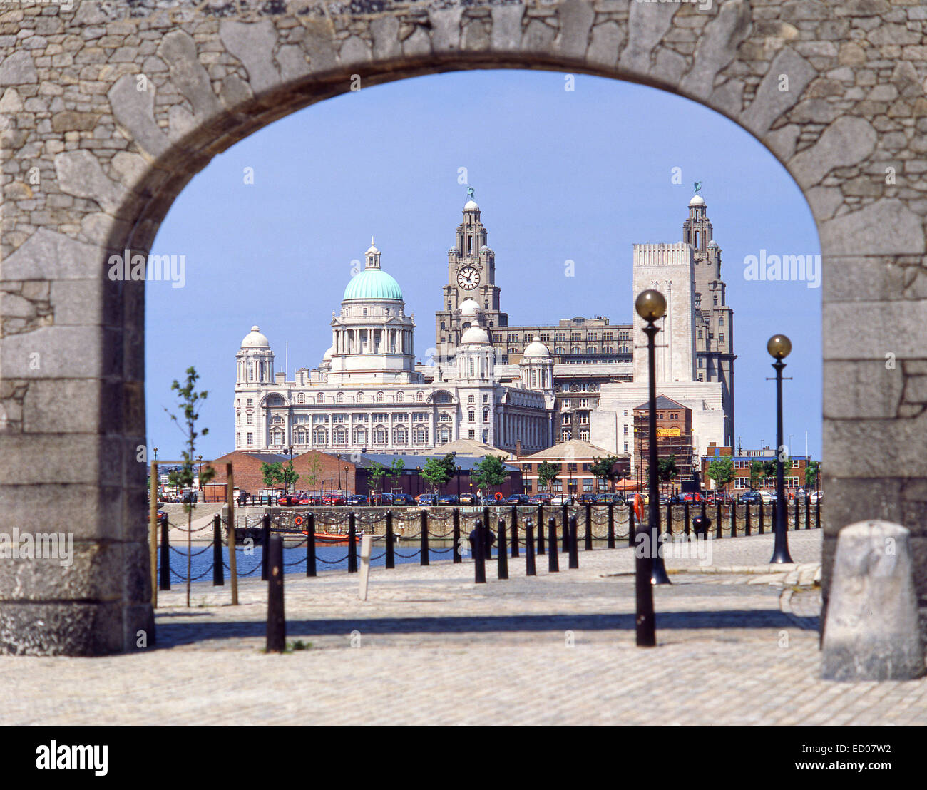 Liverpool le Tre Grazie da Albert Dock, Liverpool, Merseyside England, Regno Unito Foto Stock