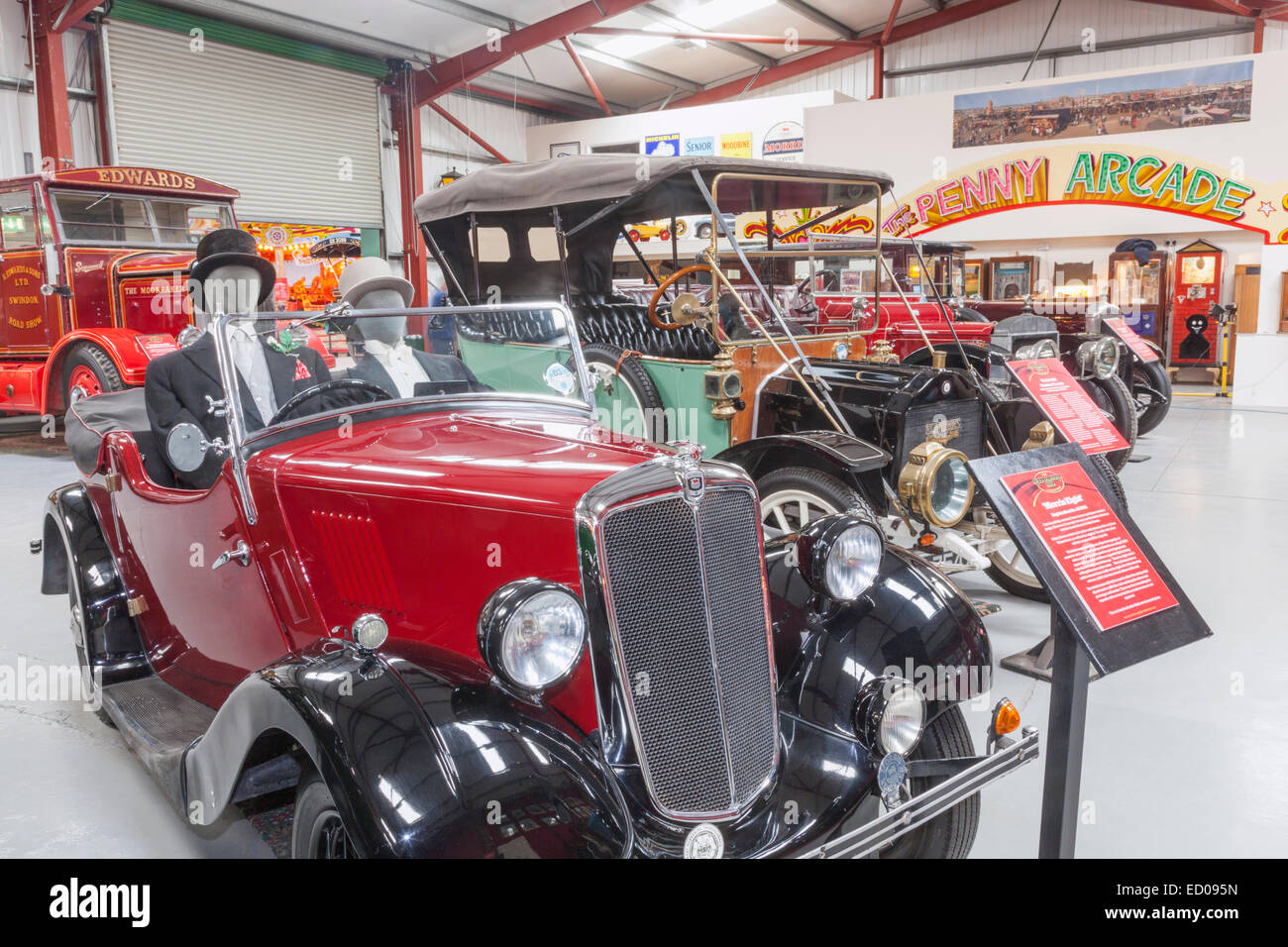 Inghilterra, nello Yorkshire, Filey, Scarborough Fair raccolta, auto d'Epoca Foto Stock