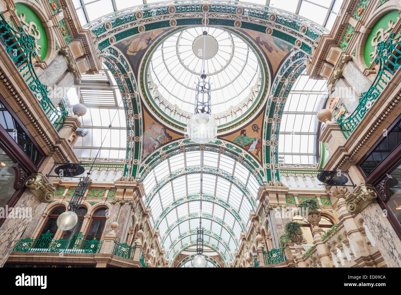 Inghilterra, nello Yorkshire, Leeds, County Arcade Foto Stock
