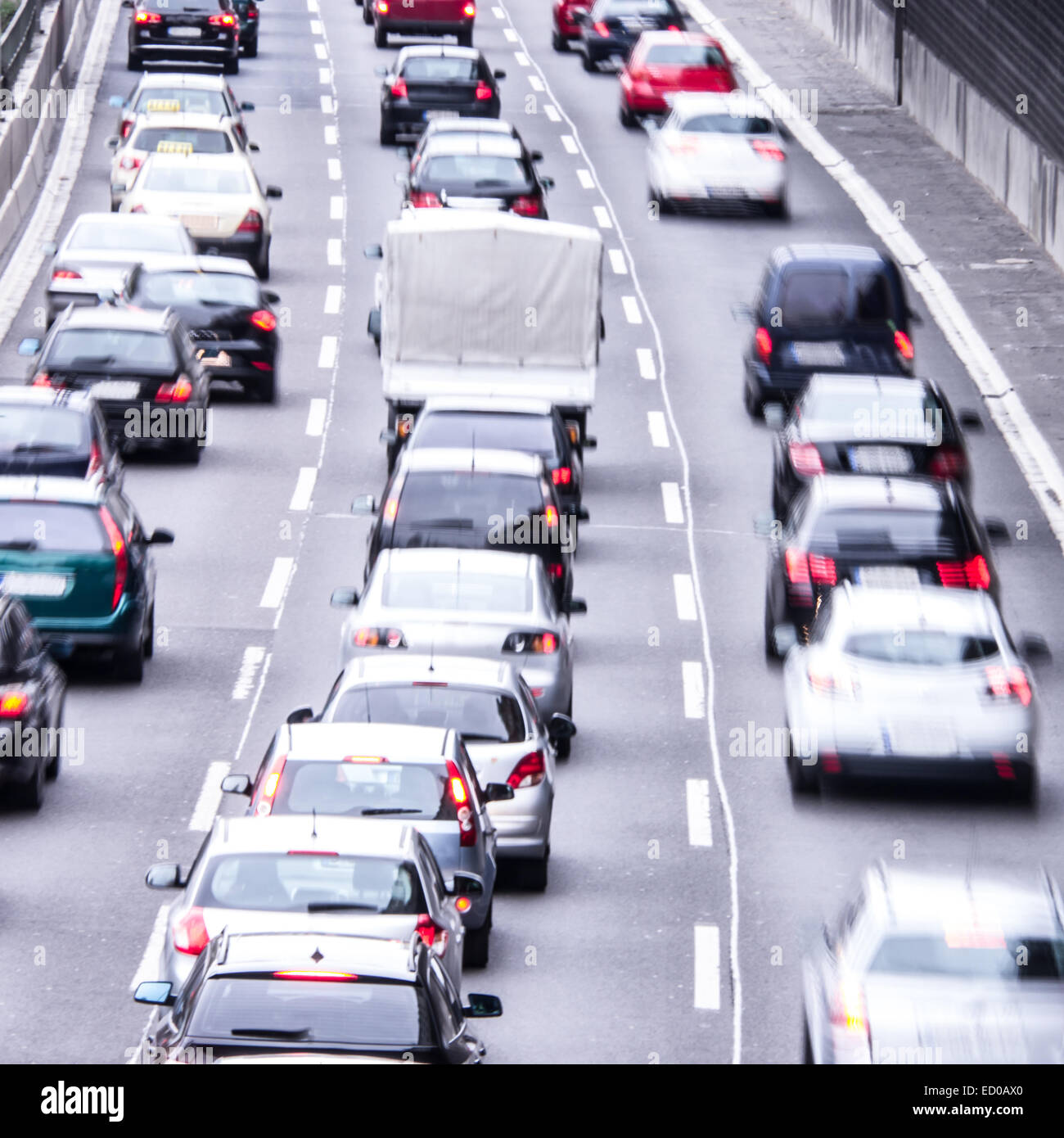La congestione su una autostrada sul lettore RUSH hour Foto Stock