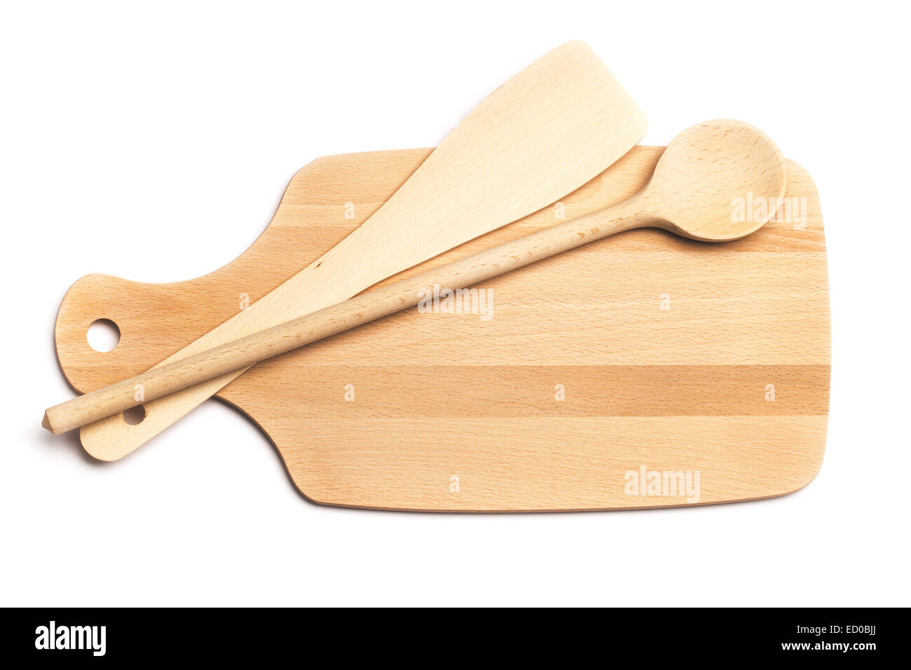 Tagliere di legno cucchiaio e spatola isolato su bianco. Foto Stock