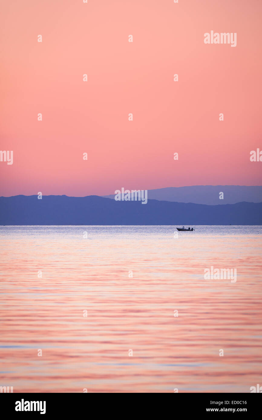 Stati Uniti d'America, paesaggio con barca sul lago Michigan al crepuscolo Foto Stock
