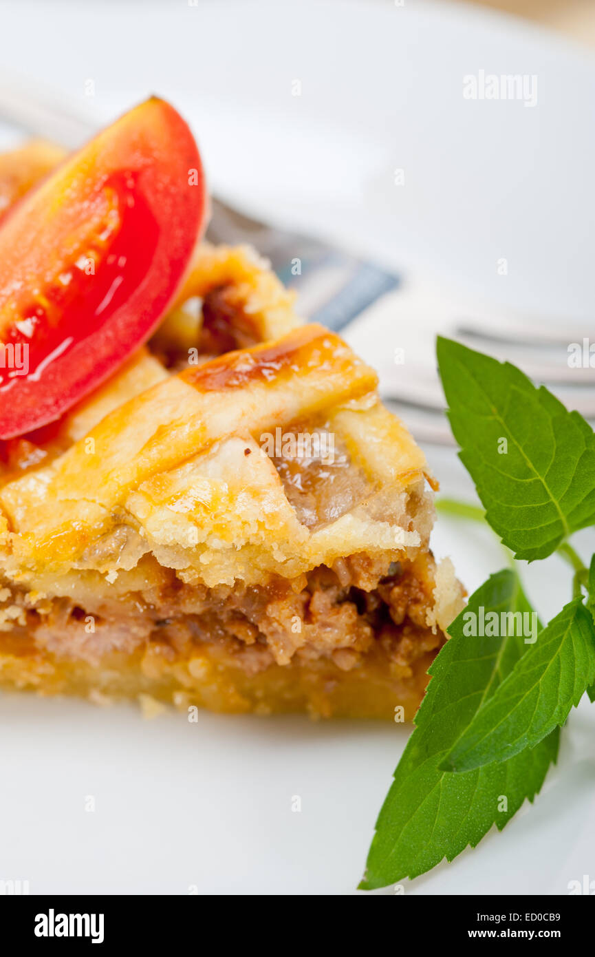 Freschi di forno fatto in casa torta di manzo macro closeup Foto Stock