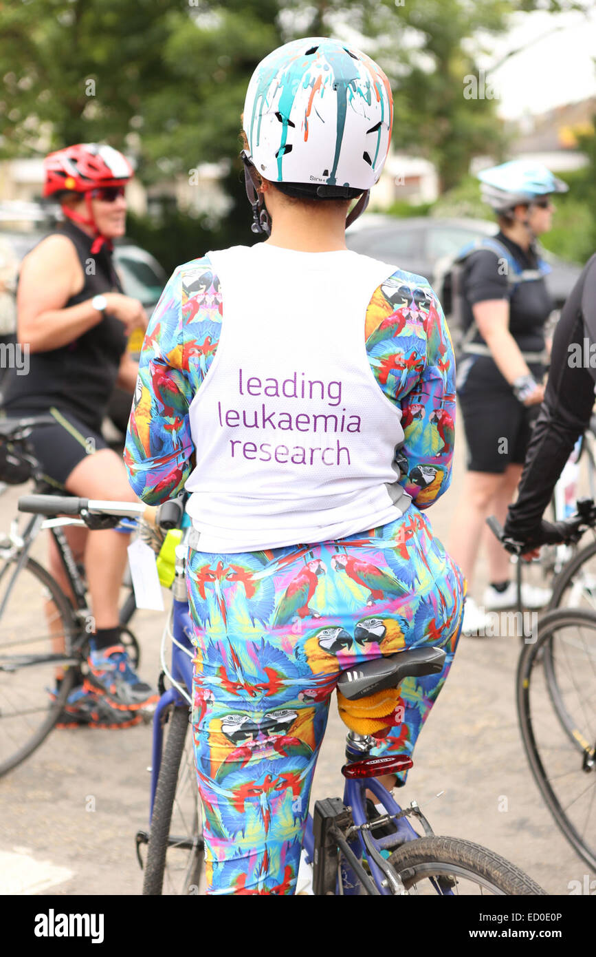 La carità in bicicletta in aiuto di organizzazione che studia le cause e il trattamento della leucemia e altri tumori del sangue. Dotato di: Gemma Cairney dove: Londra, Regno Unito quando: 20 Giu 2014 Foto Stock