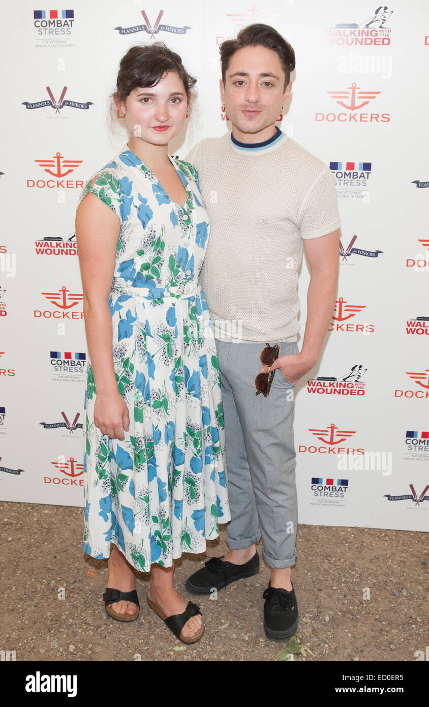 I portuali flanelle per gli eroi partita di cricket presso il Royal Hospital Chelsea. Dotato di: Ryan Sampson,Ruby Bentall dove: Londra, Regno Unito quando: 20 Giu 2014 Foto Stock