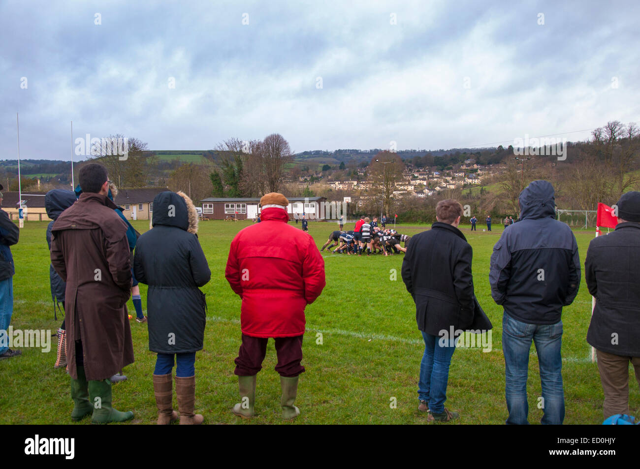 I genitori a guardare un sotto i quindici anni il rugby match in Bathford Somerset Foto Stock