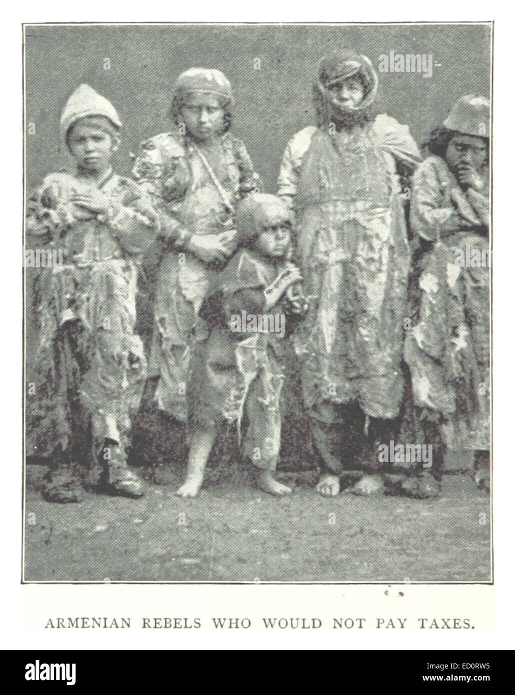 Questa illustrazione del 1895 raffigura i ribelli armeni che si rifiutarono di pagare le tasse, riflettendo i disordini politici e sociali in Armenia durante la fine del XIX secolo. Foto Stock