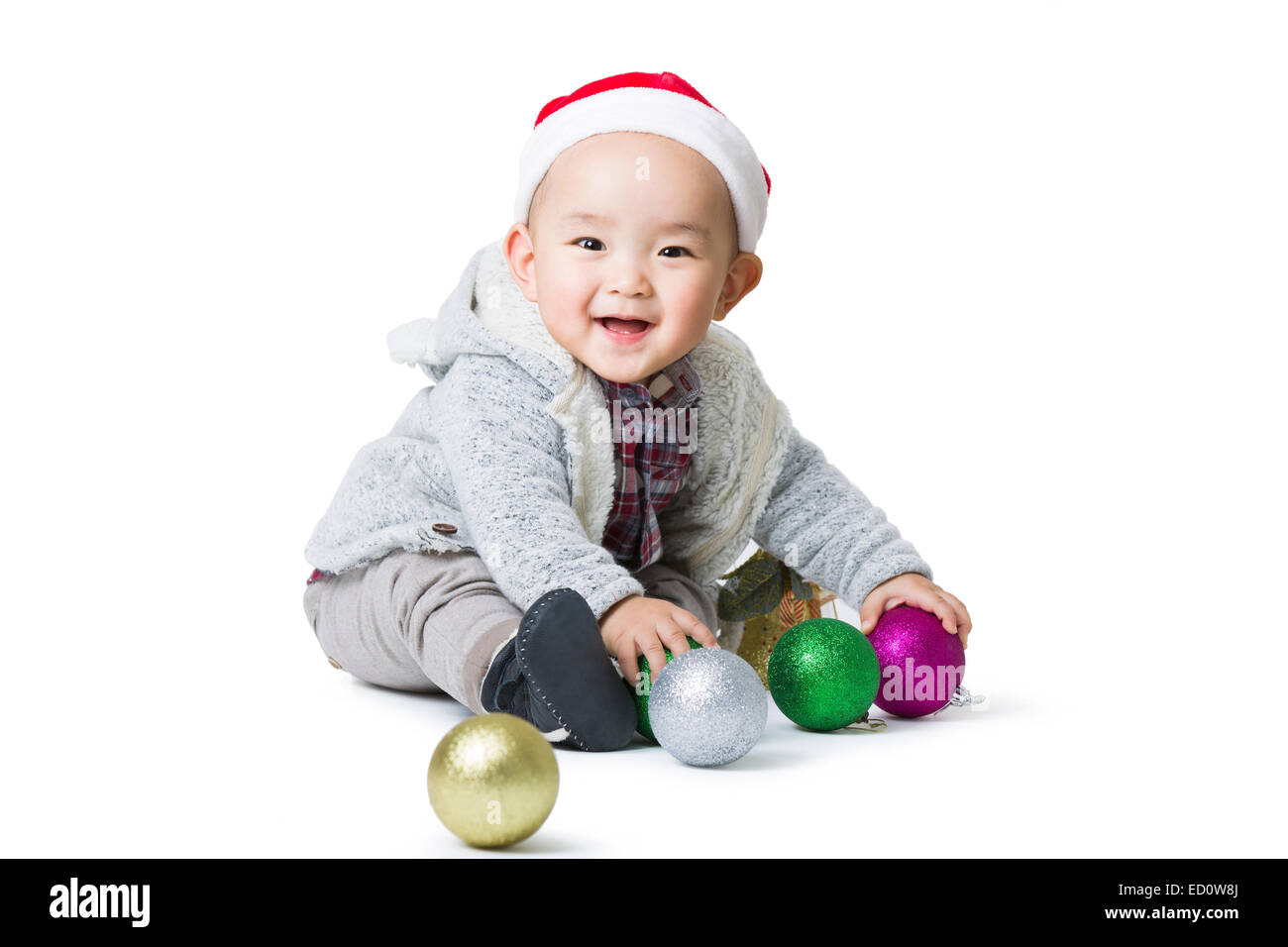 Carino il bambino a giocare con le luci di Natale Foto Stock